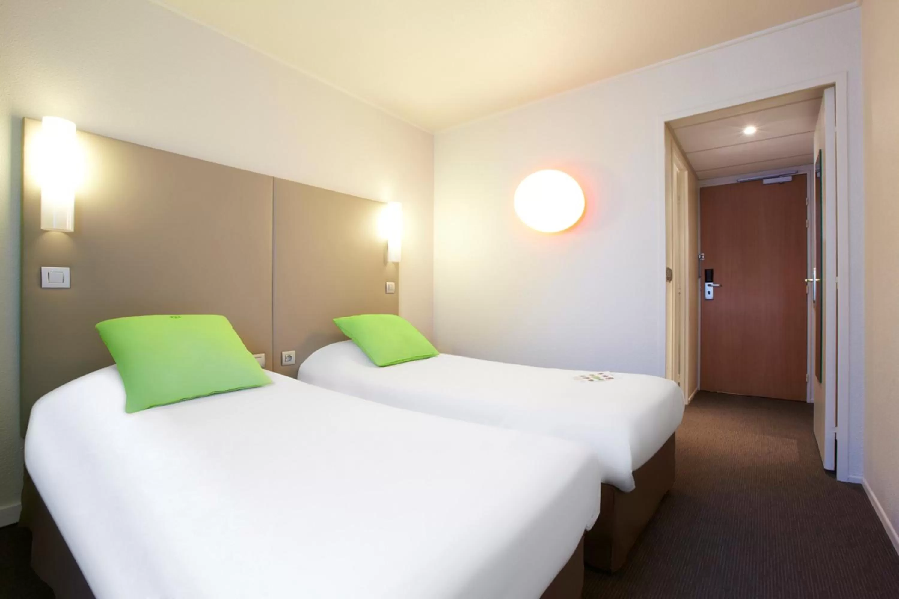 Twin Room in Campanile Paris Ouest - Nanterre - La Défense