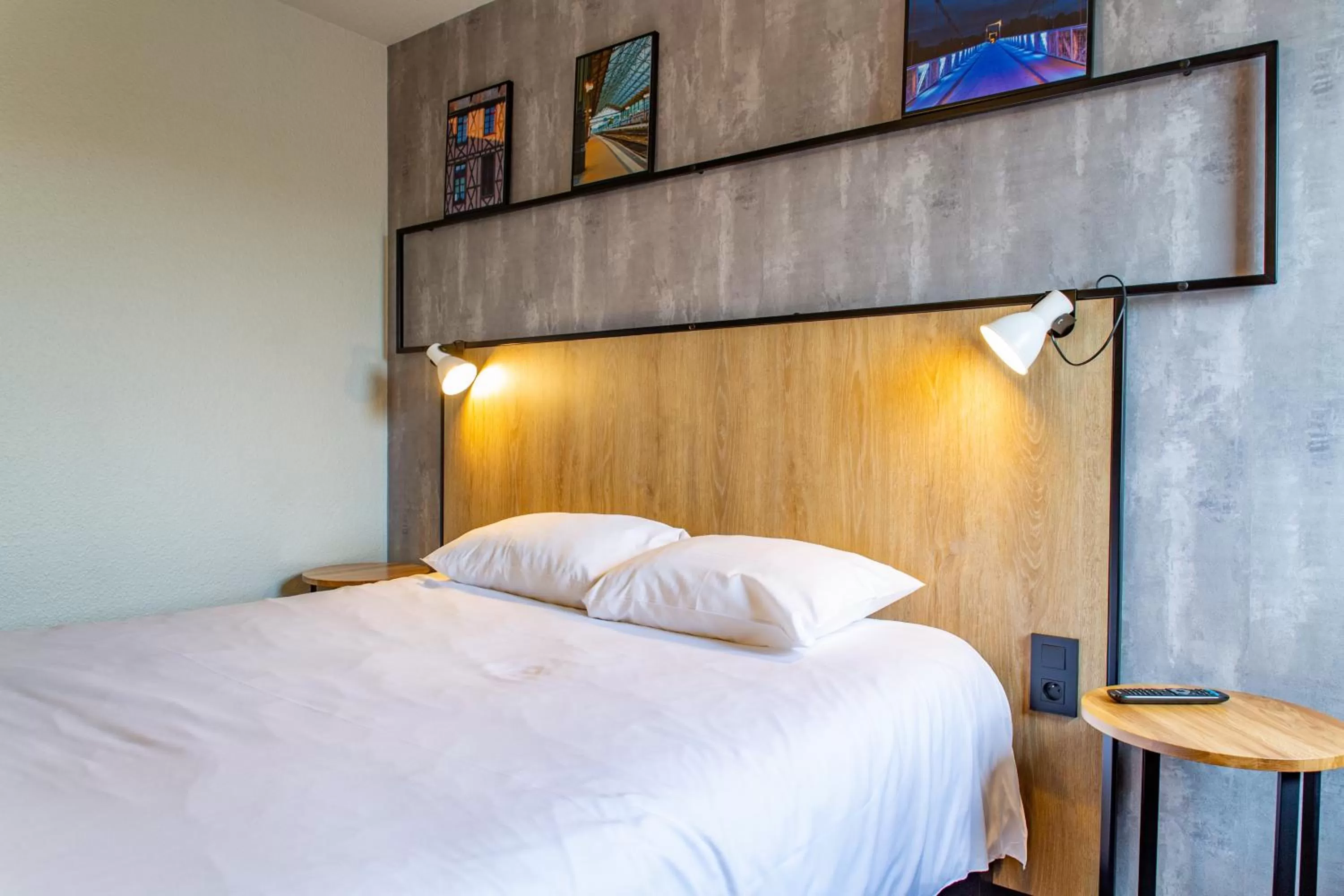 Standard Twin Room in ibis Tours Sud