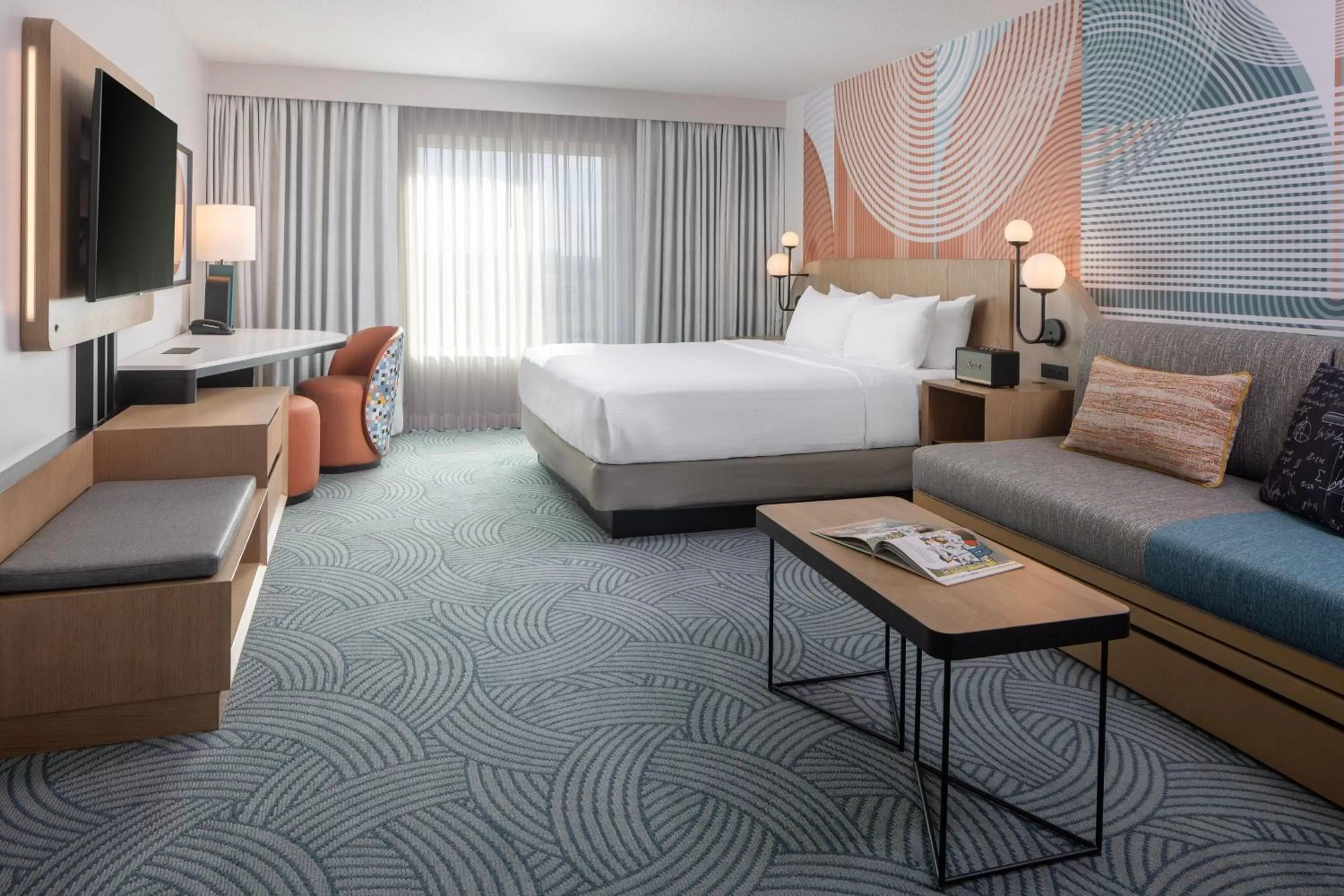 Deluxe King Room with Mobility Accessible Roll-In Shower and Skyline View  in Hotel Kinetic Orlando Universal Blvd