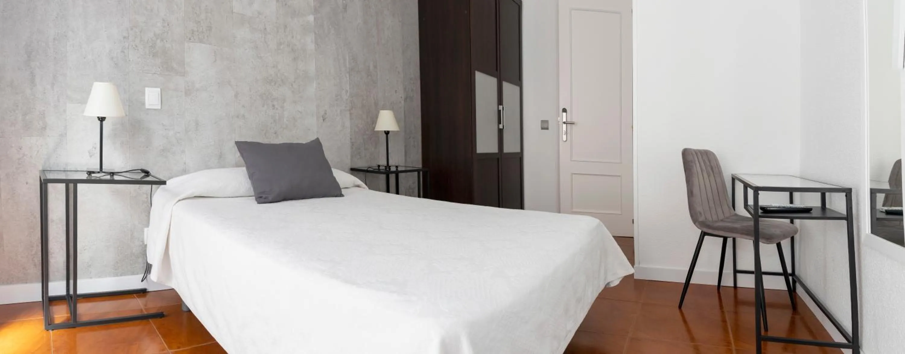 Double or Twin Room in Hostal Tokio