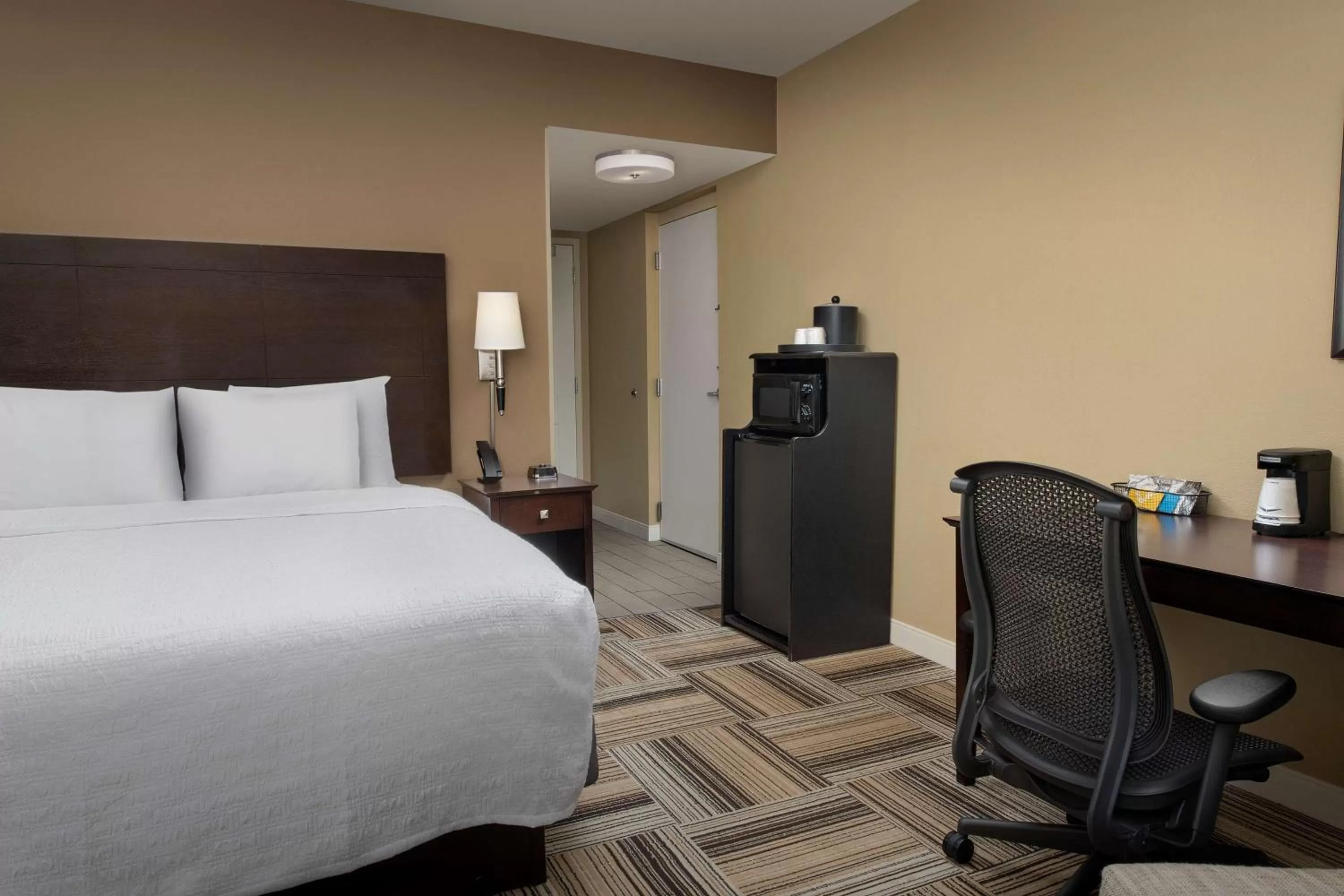 King Room with King Bed - Non-Smoking in Hampton Inn Knoxville-East