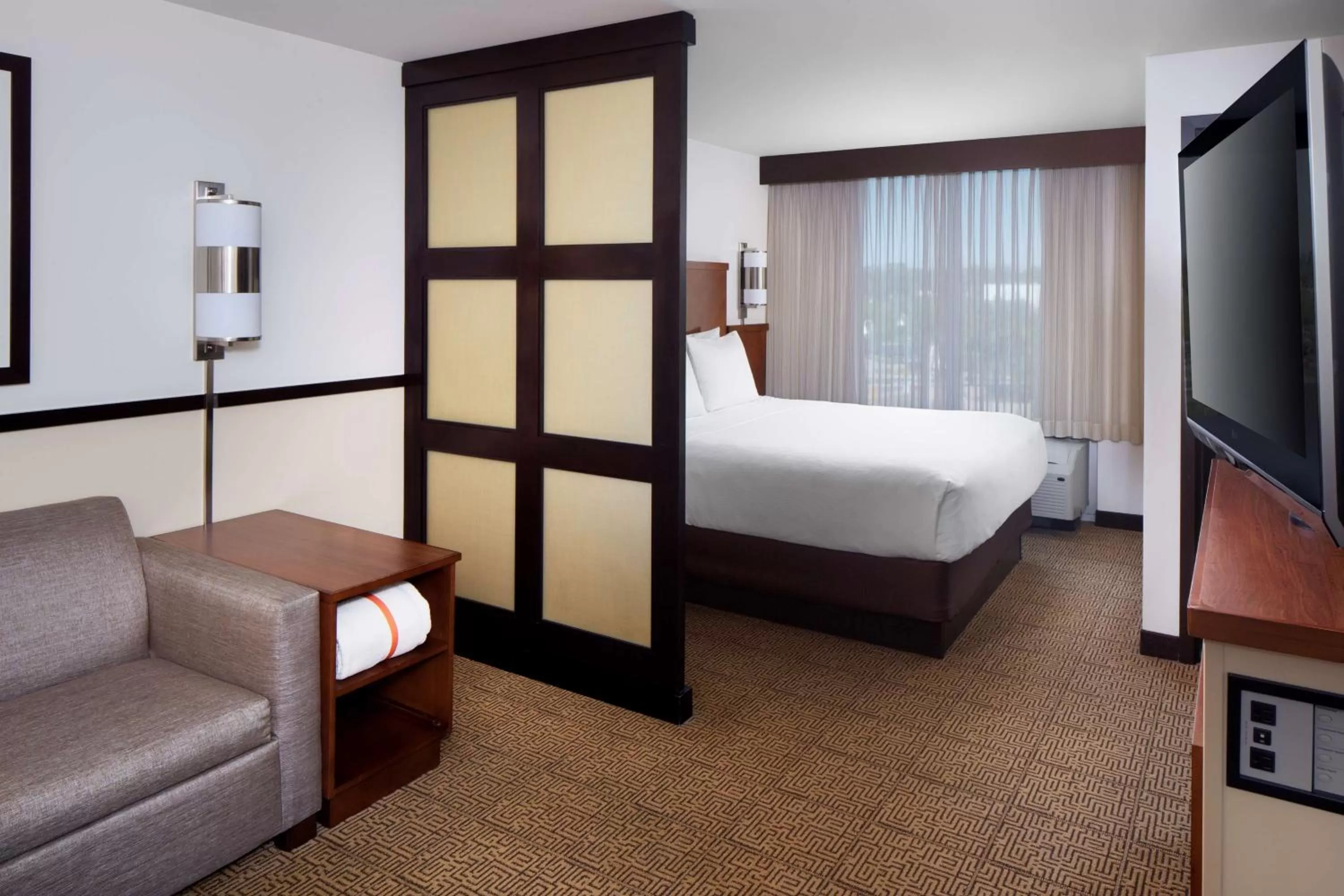 King Room with Sofa Bed in Hyatt Place Phoenix/ Mesa