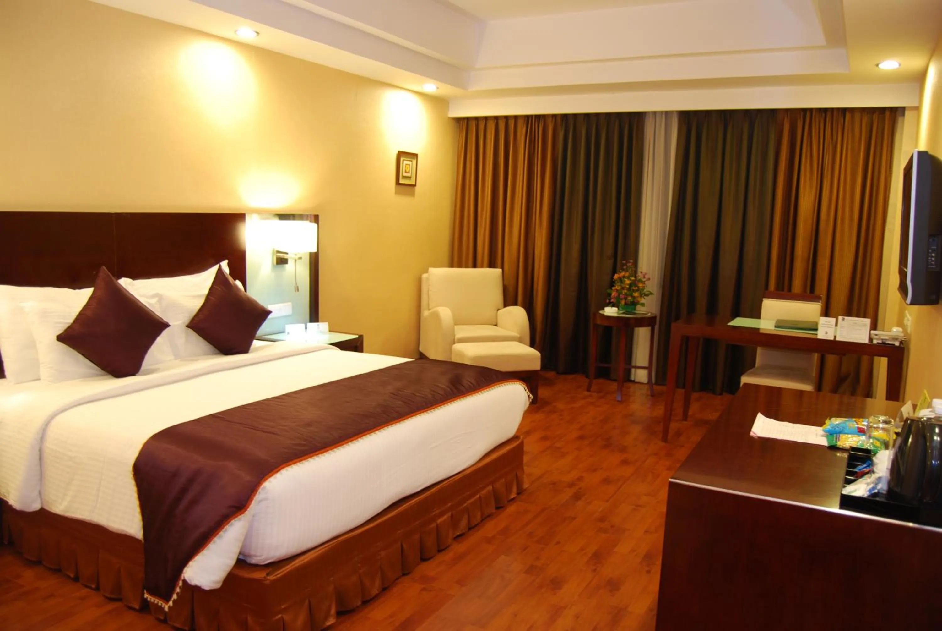 Deluxe Double Room with Free Drop to Sipcot IT Park in Gokulam Park Sabari-Siruseri SIPCOT