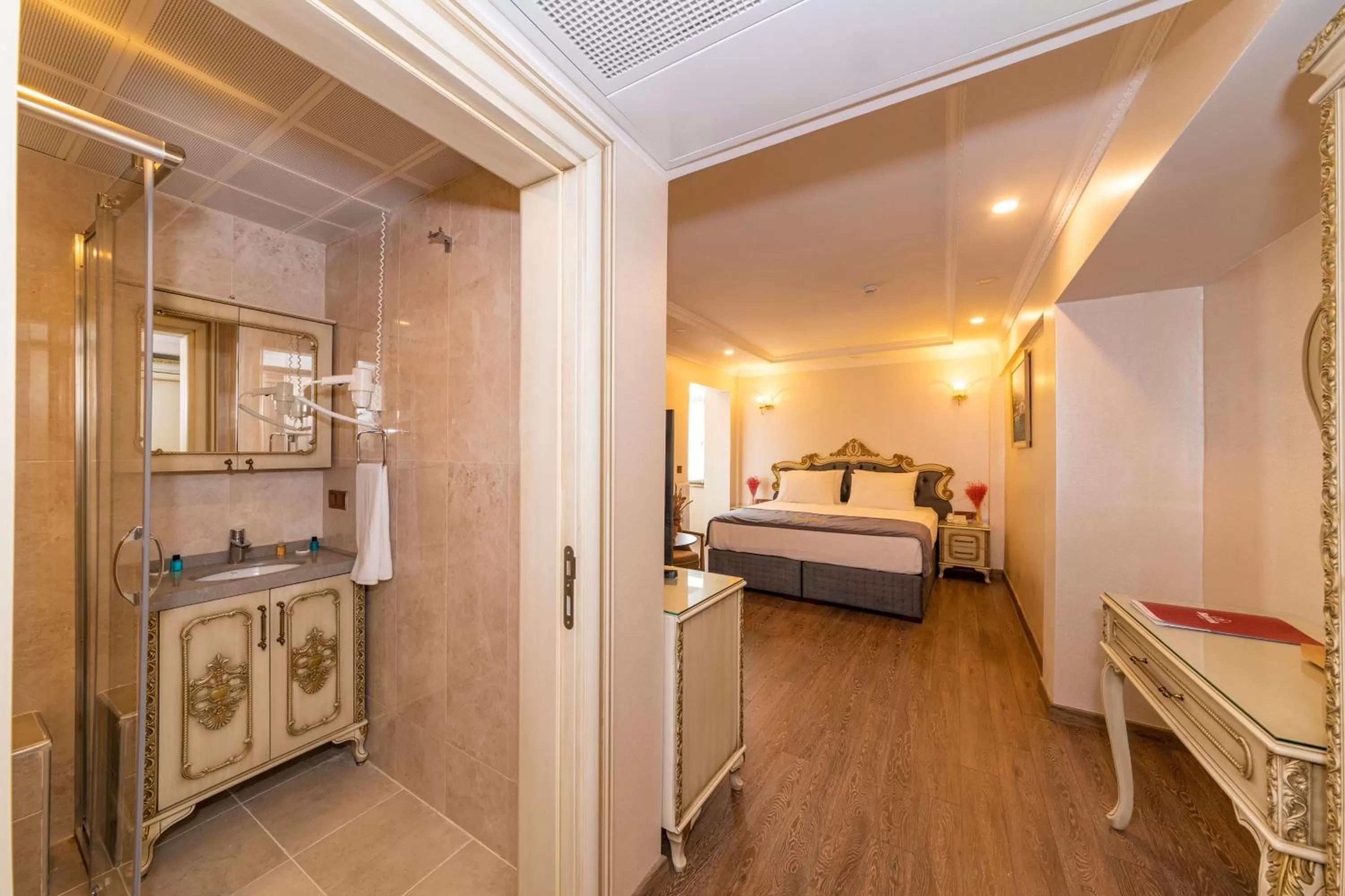 Superior Double Room in Almadina Hotel Istanbul