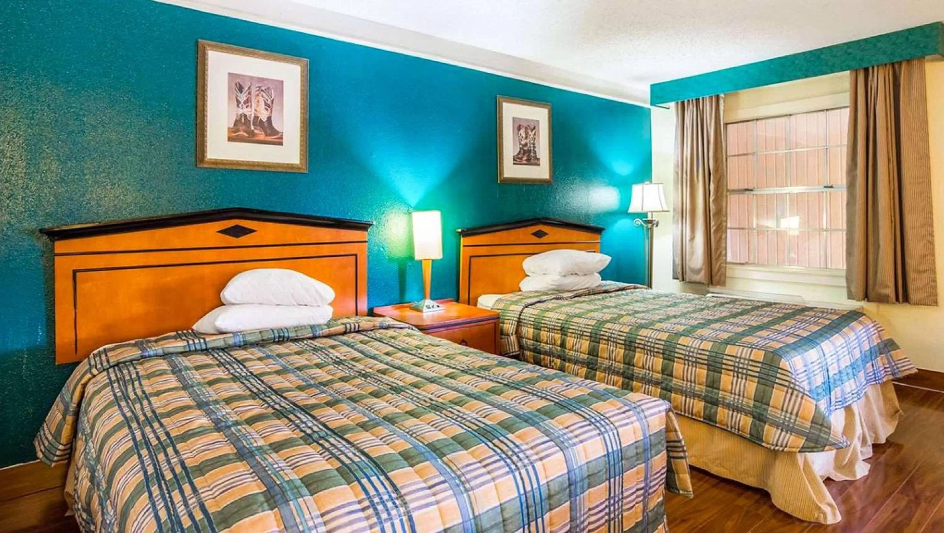 Deluxe Double Room (1 adult + 2 children) in Magnuson Hotel Little Rock South