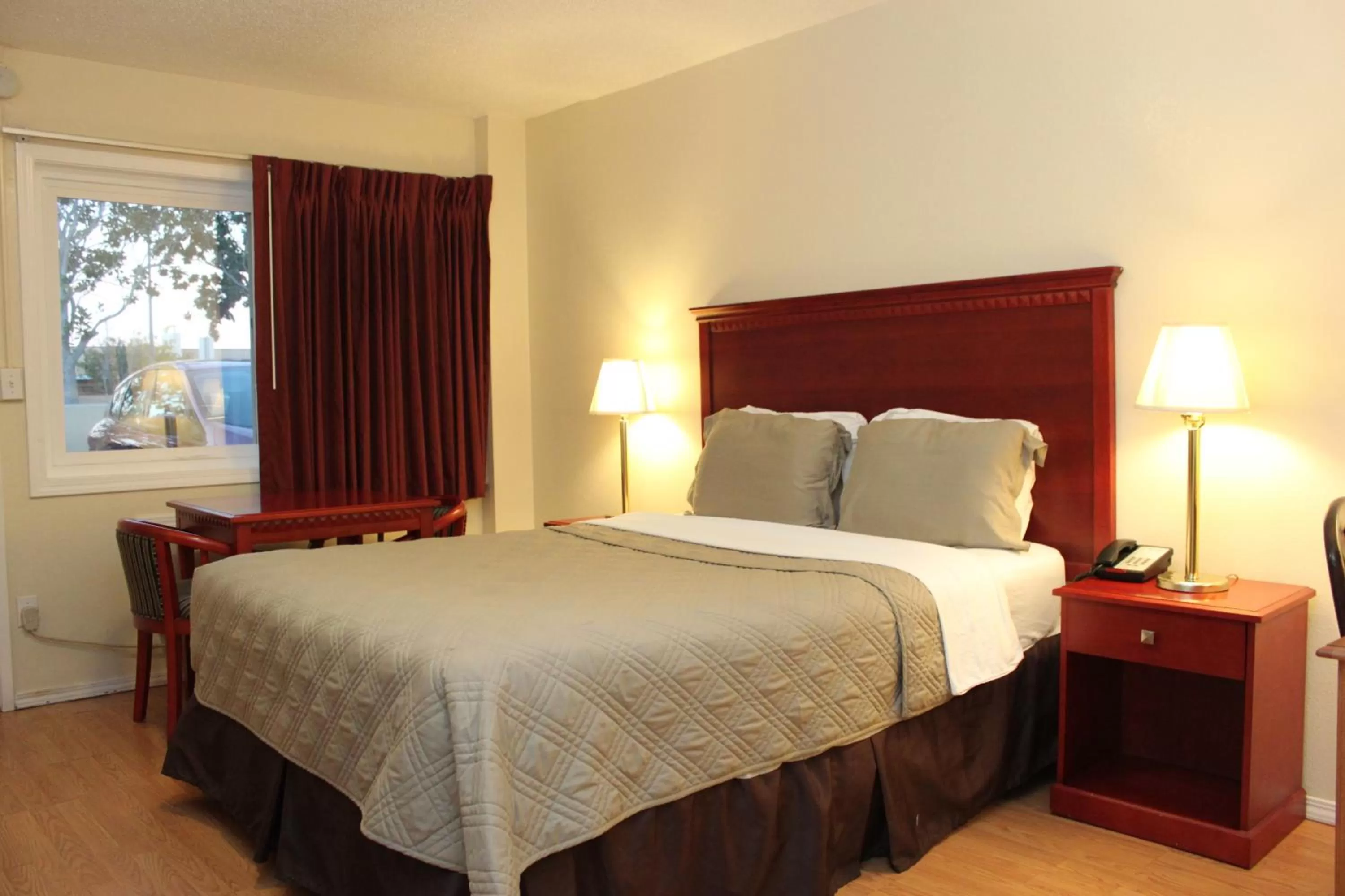 Queen Room in Budget Inn