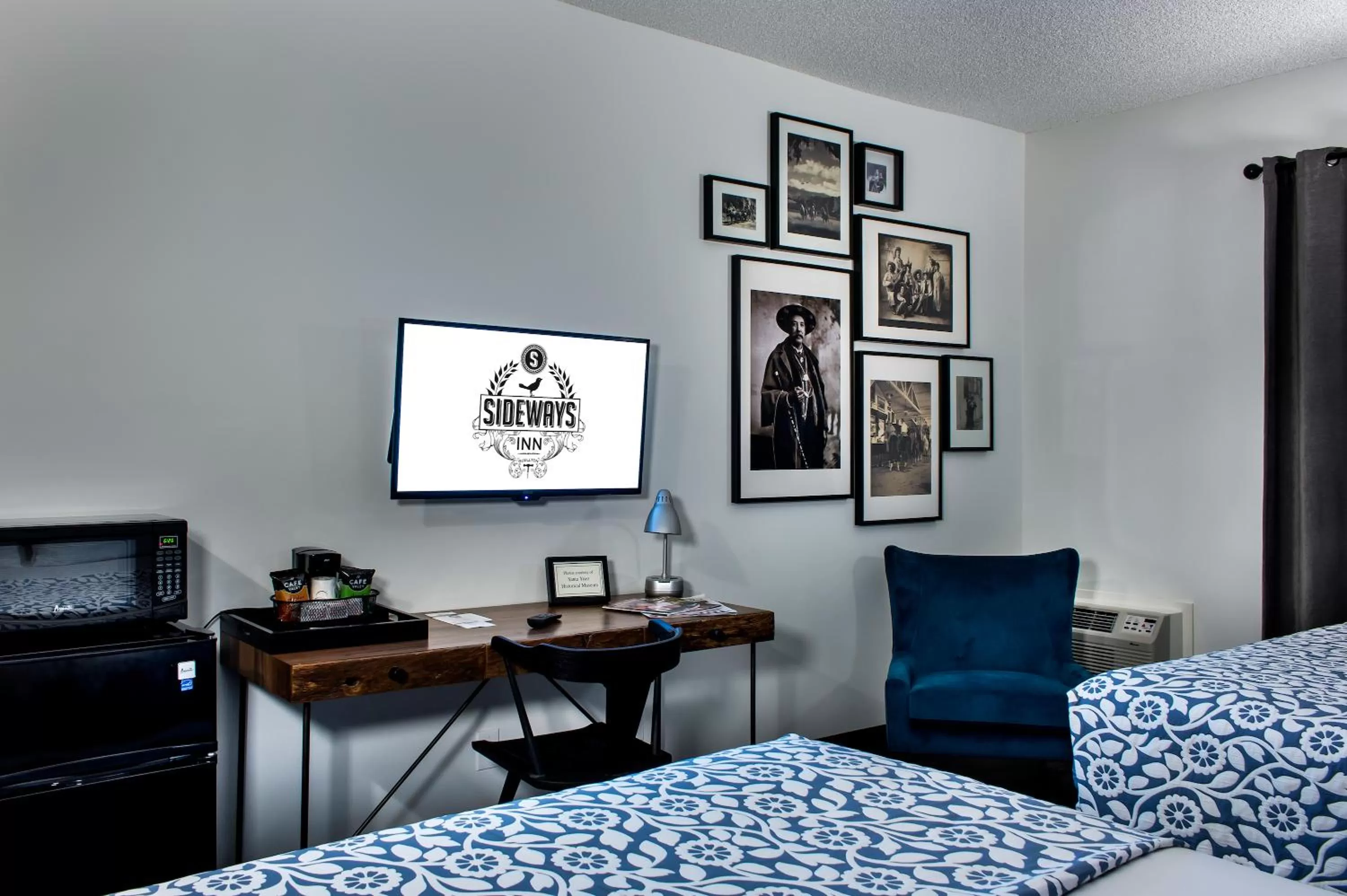 Disability Access- Two Queen Beds  in Sideways Inn