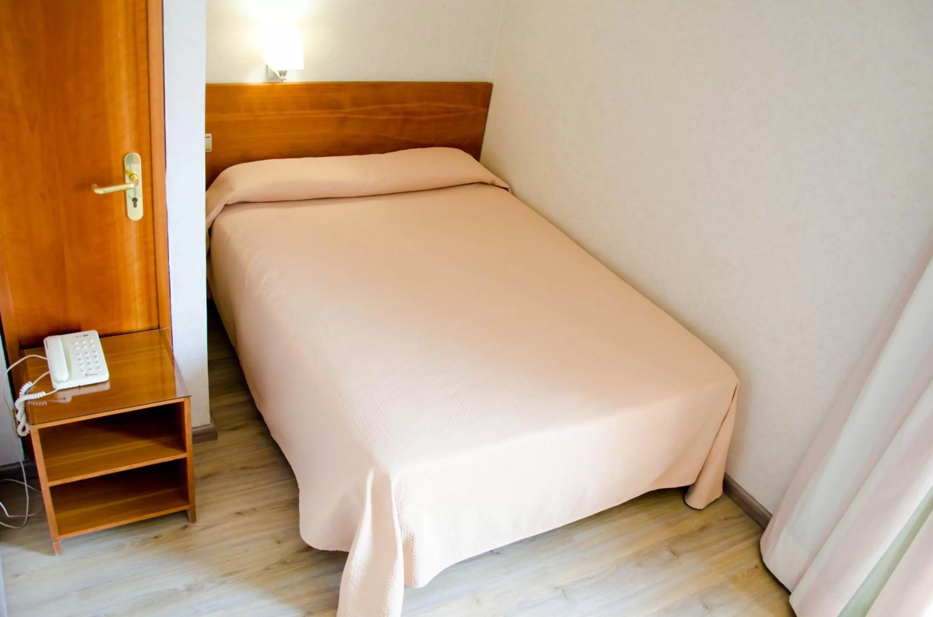 Single Room in Hotel Castilla Alicante