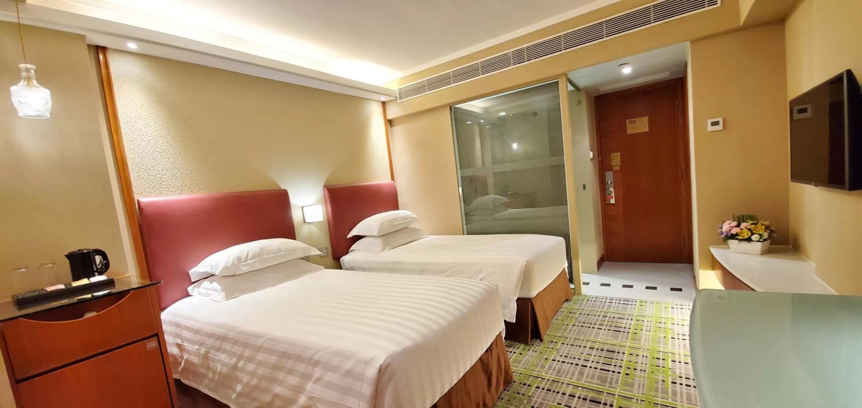 Wharney Deluxe with Twin Beds in Wharney Hotel