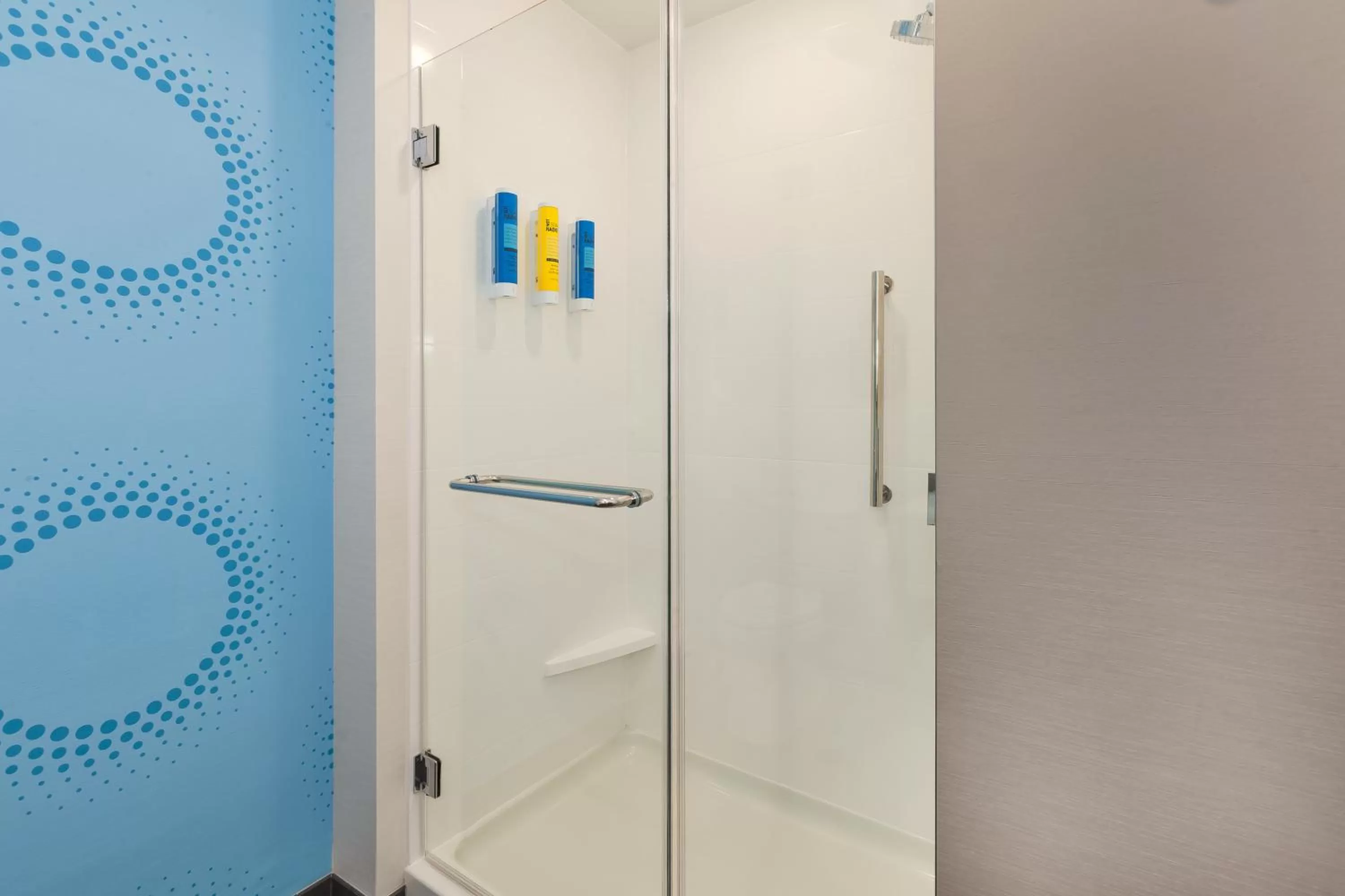 Queen Room with Two Queen Beds in Tru By Hilton Comstock Park Grand Rapids, MI