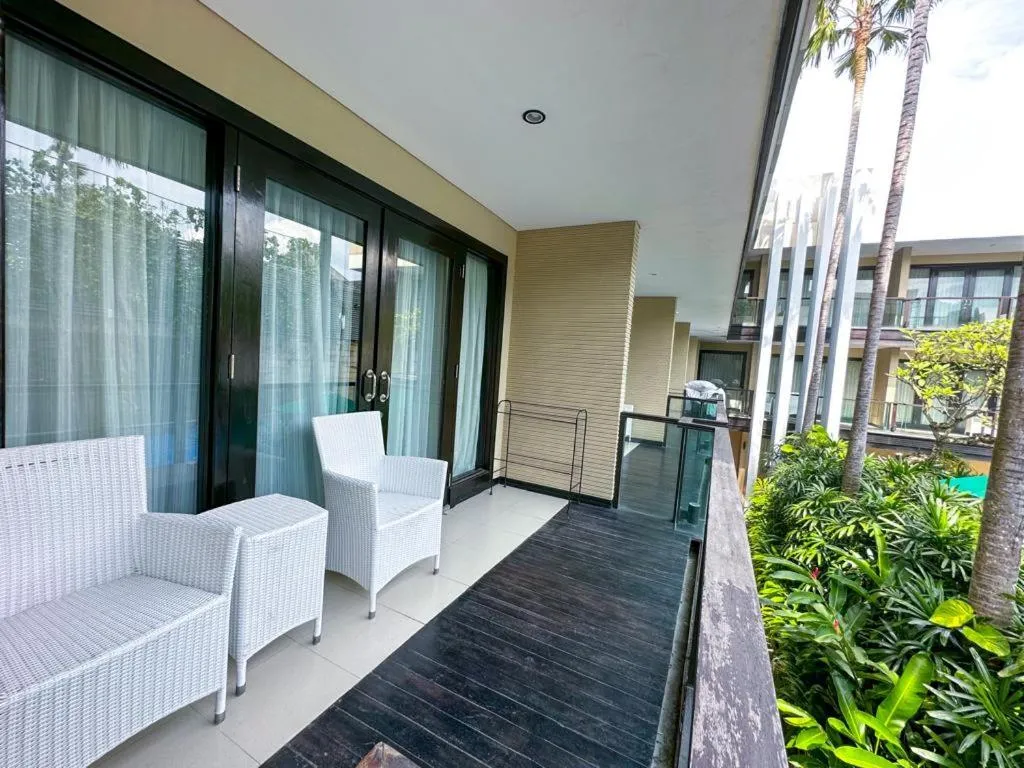 Deluxe Double or Twin Room with Pool View in Dekuta