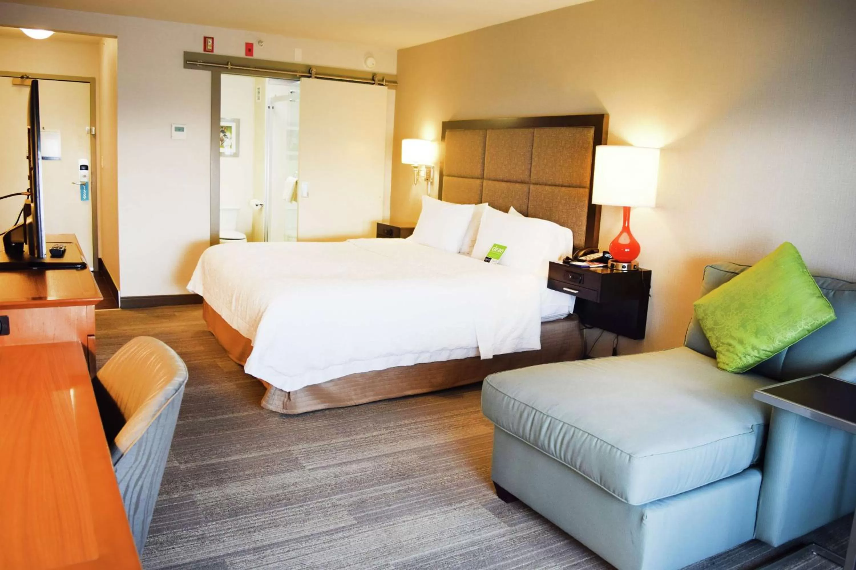 King Room with King Bed - Non-Smoking in Hampton Inn & Suites by Hilton Calgary University NW