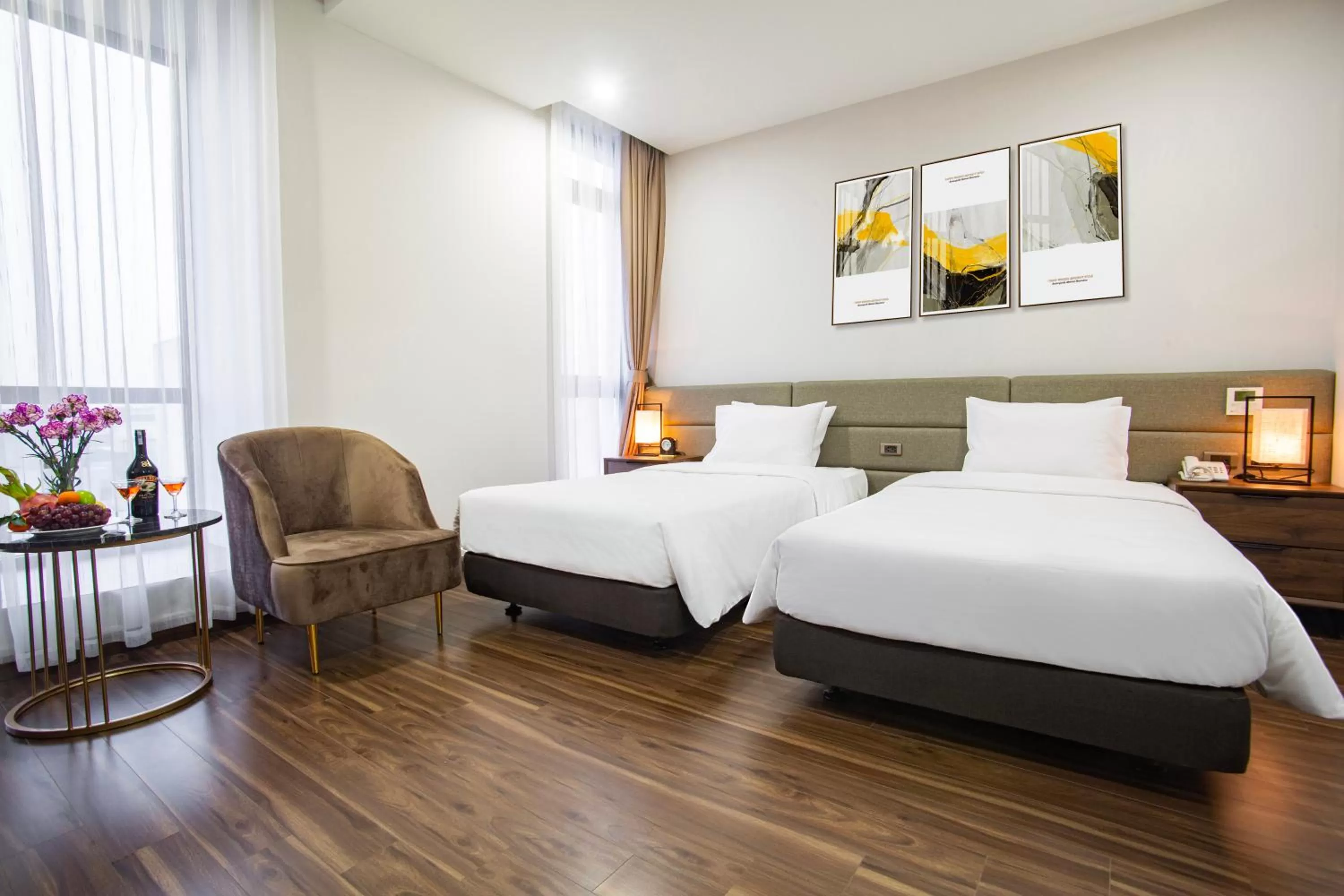 Deluxe Twin Room in Western Skyline Hotel