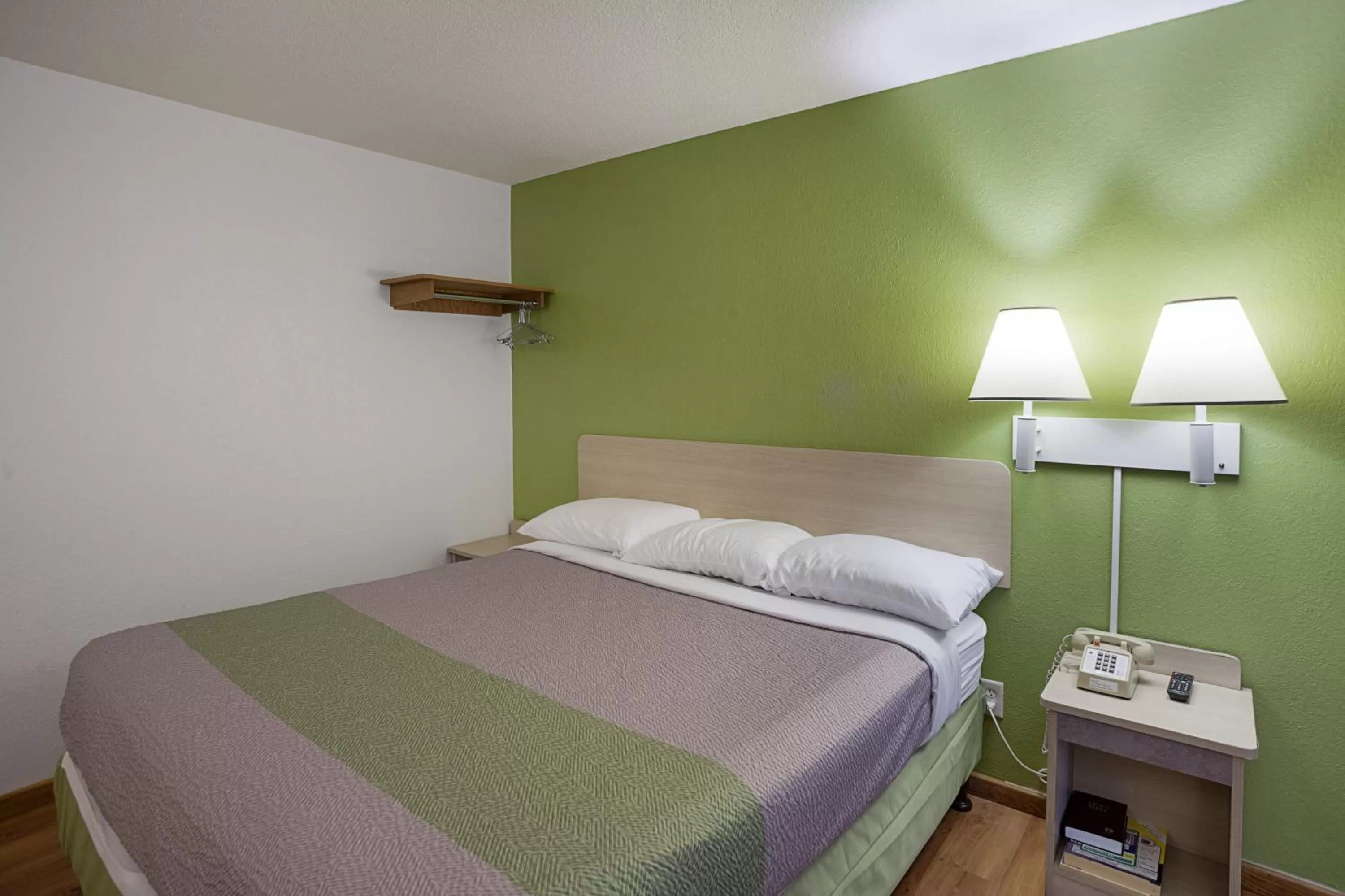 Deluxe King Room - Non-Smoking in Motel 6-Binghamton, NY