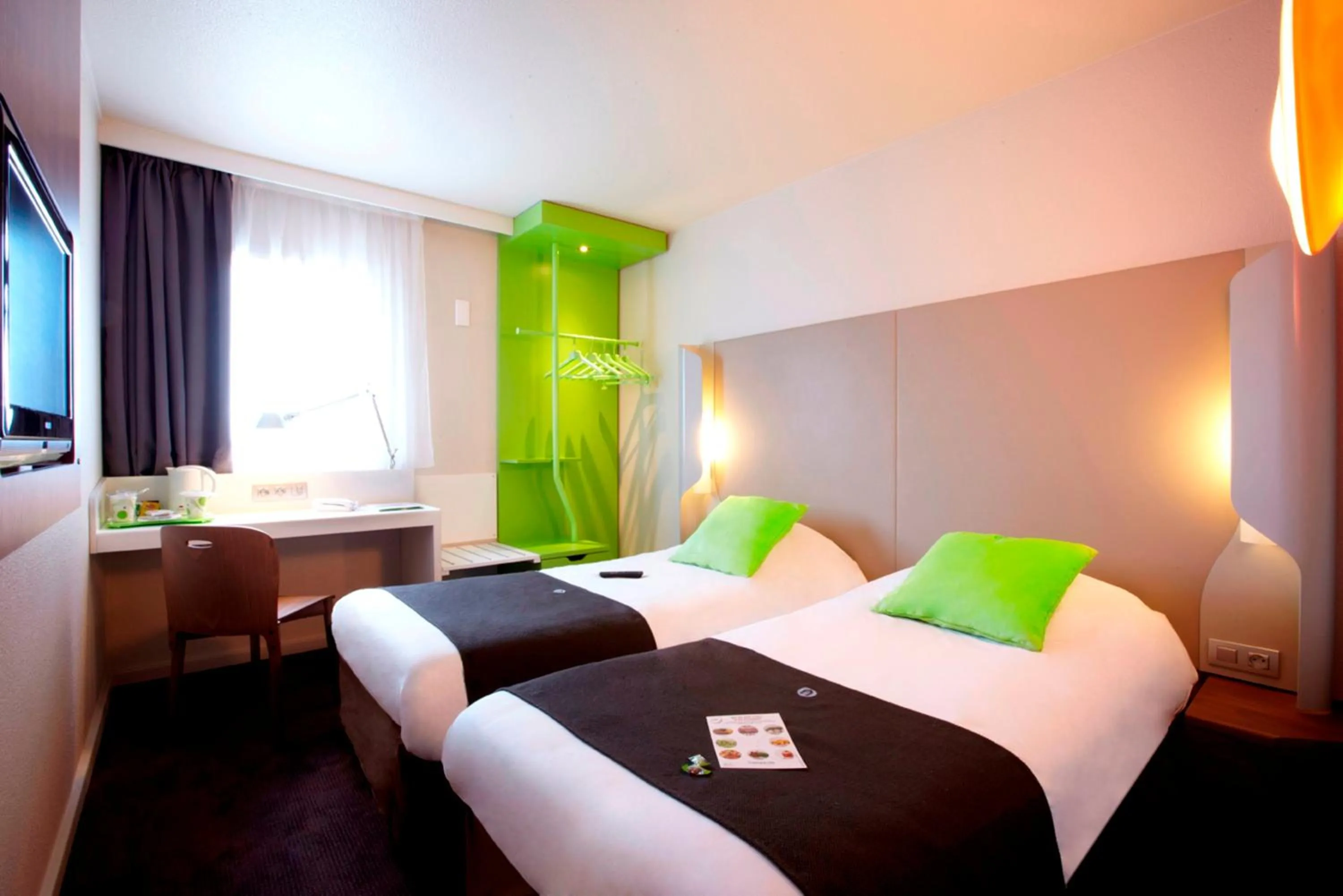 Standard Twin Room with One Single Bed - Up to Ten Years in Campanile Toulouse Purpan