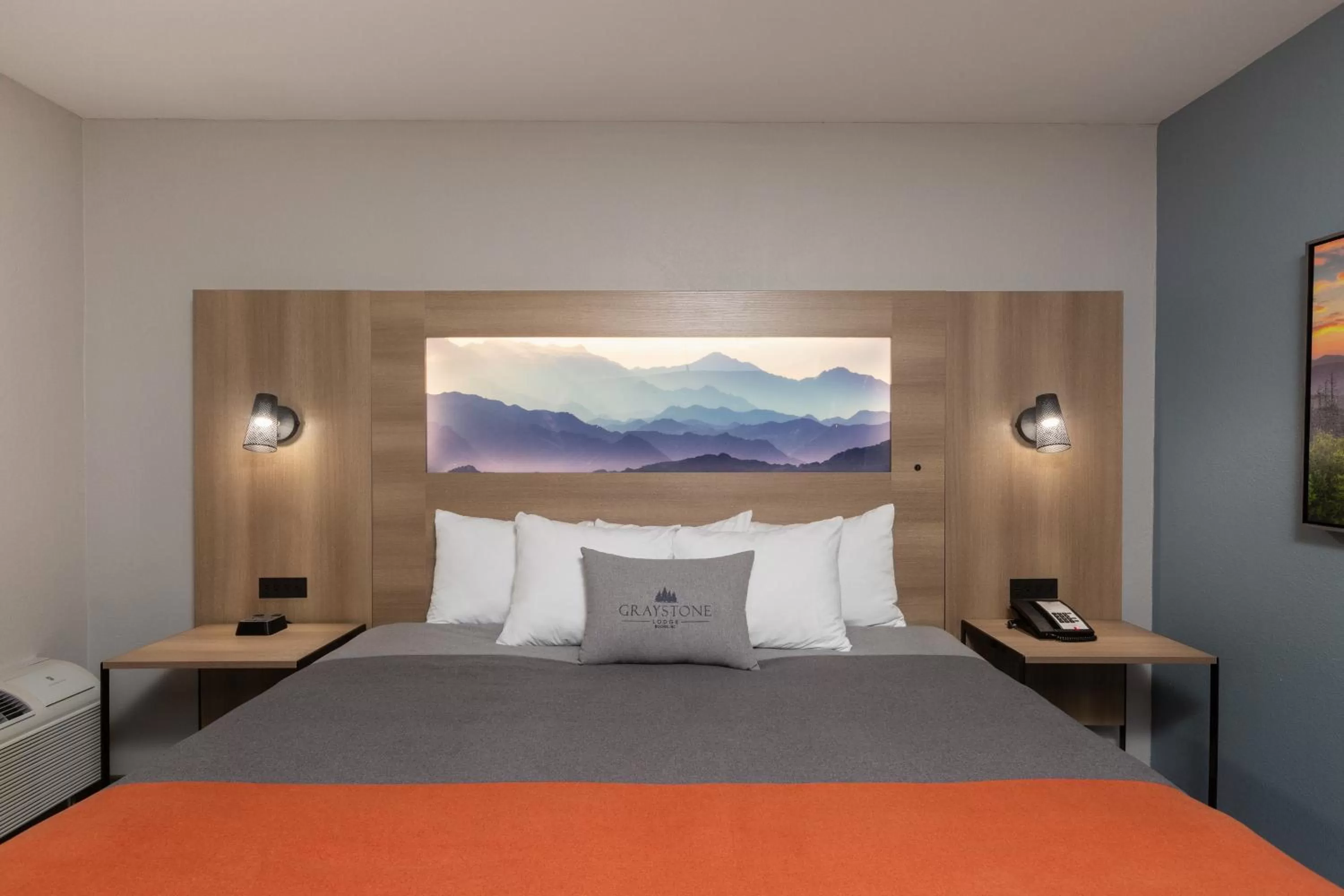 King Room with Tub - Disability Access/Non Smoking in Graystone Lodge, an Ascend Collection Hotel