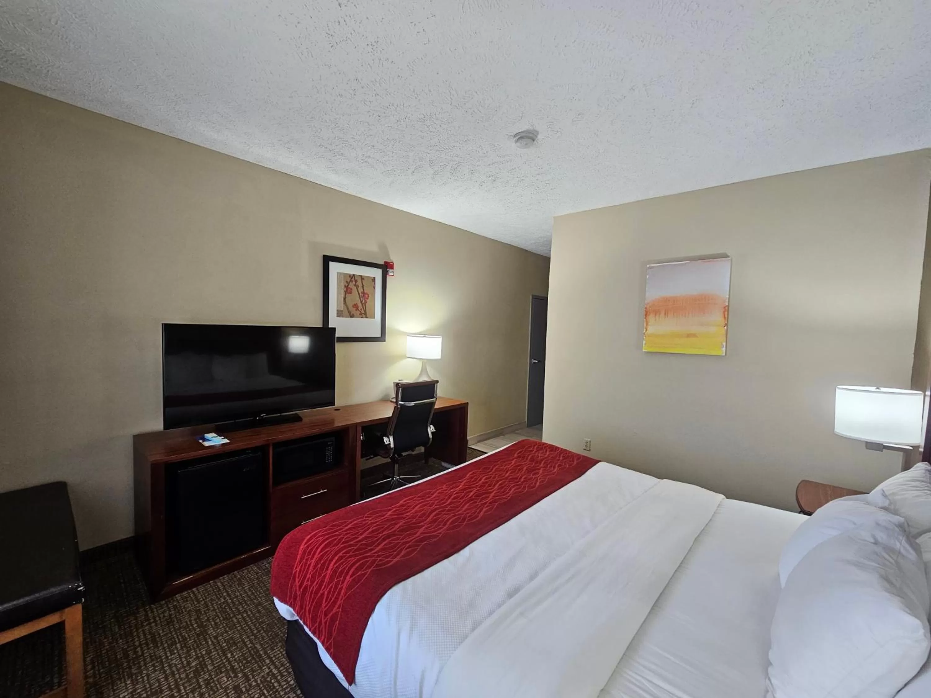 King Room - Accessible/Non-Smoking in Comfort Inn Jackson I-40