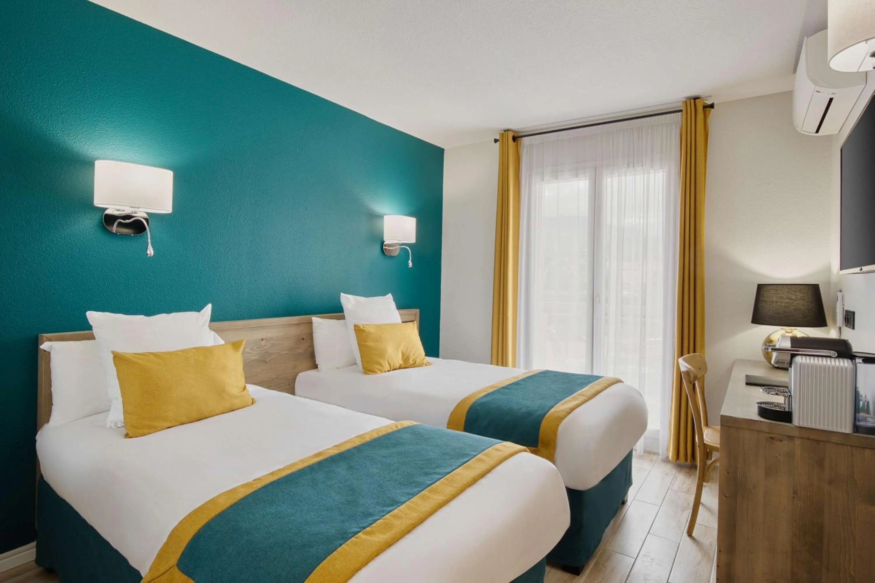 Classic Twin Room in Best Western Le Vauban