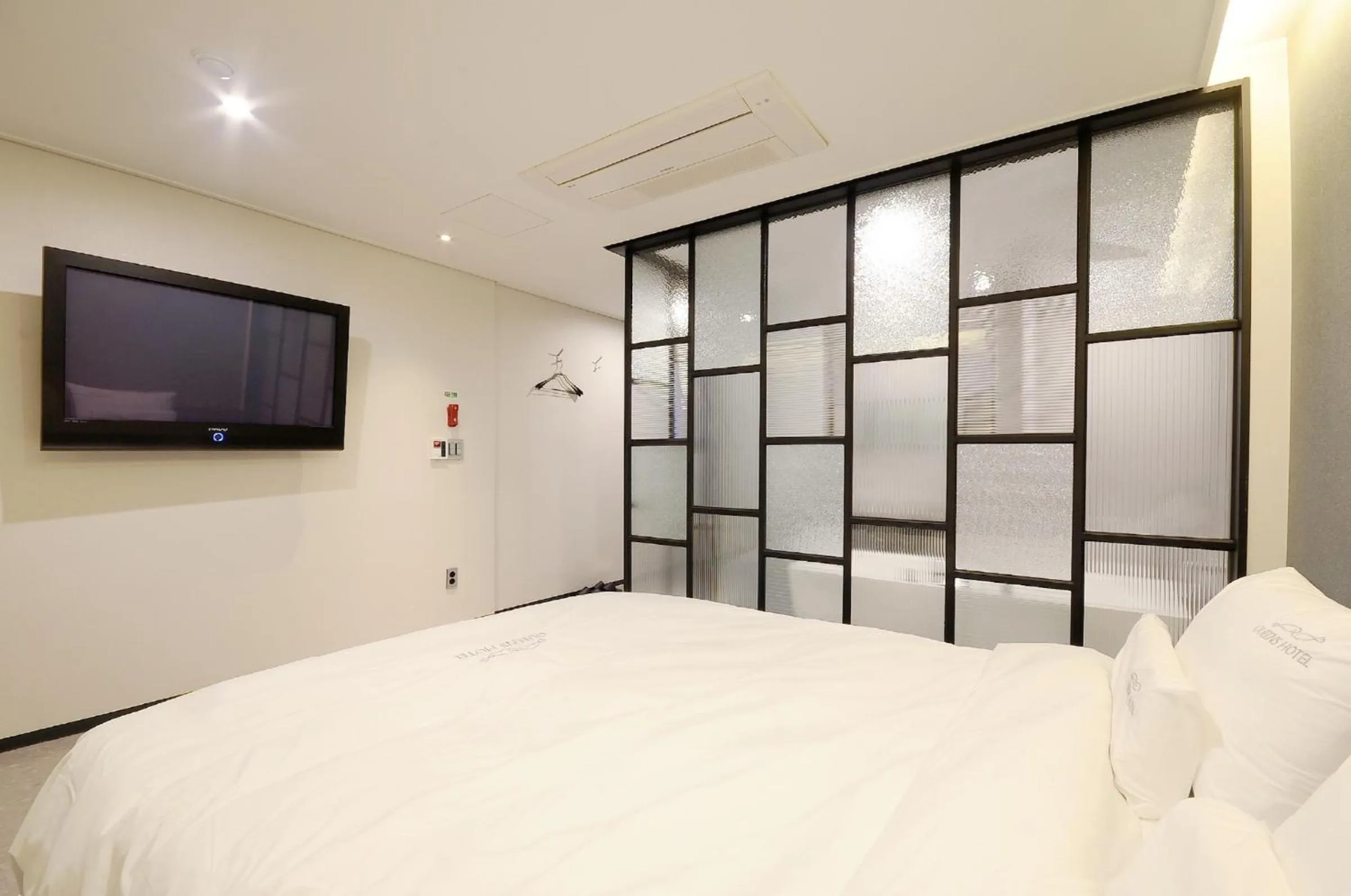 No Parking - Standard Double Room in Queens Hotel Seomyeon Busan