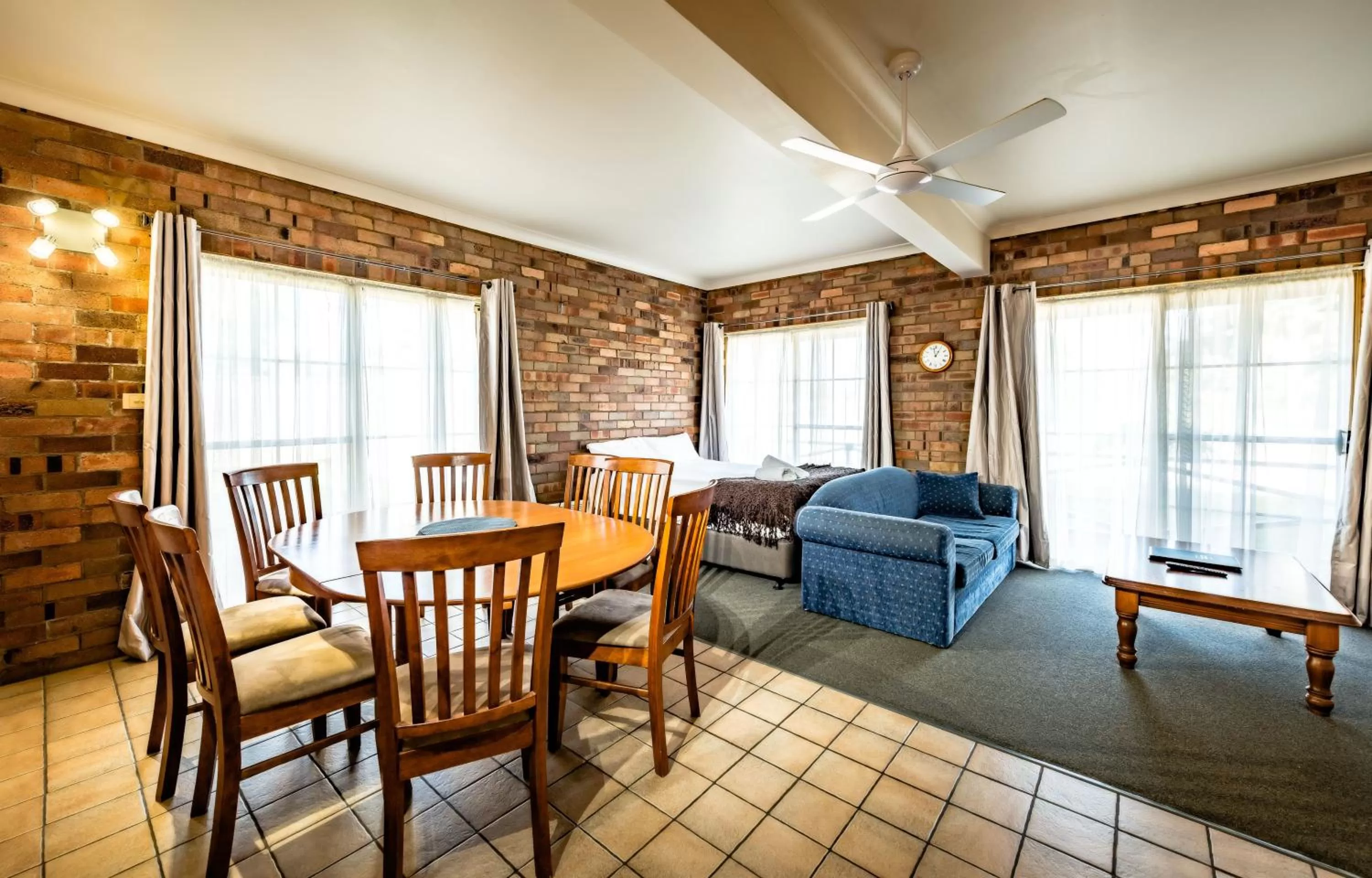 Two-Bedroom Apartment in Park Beach Resort Motel