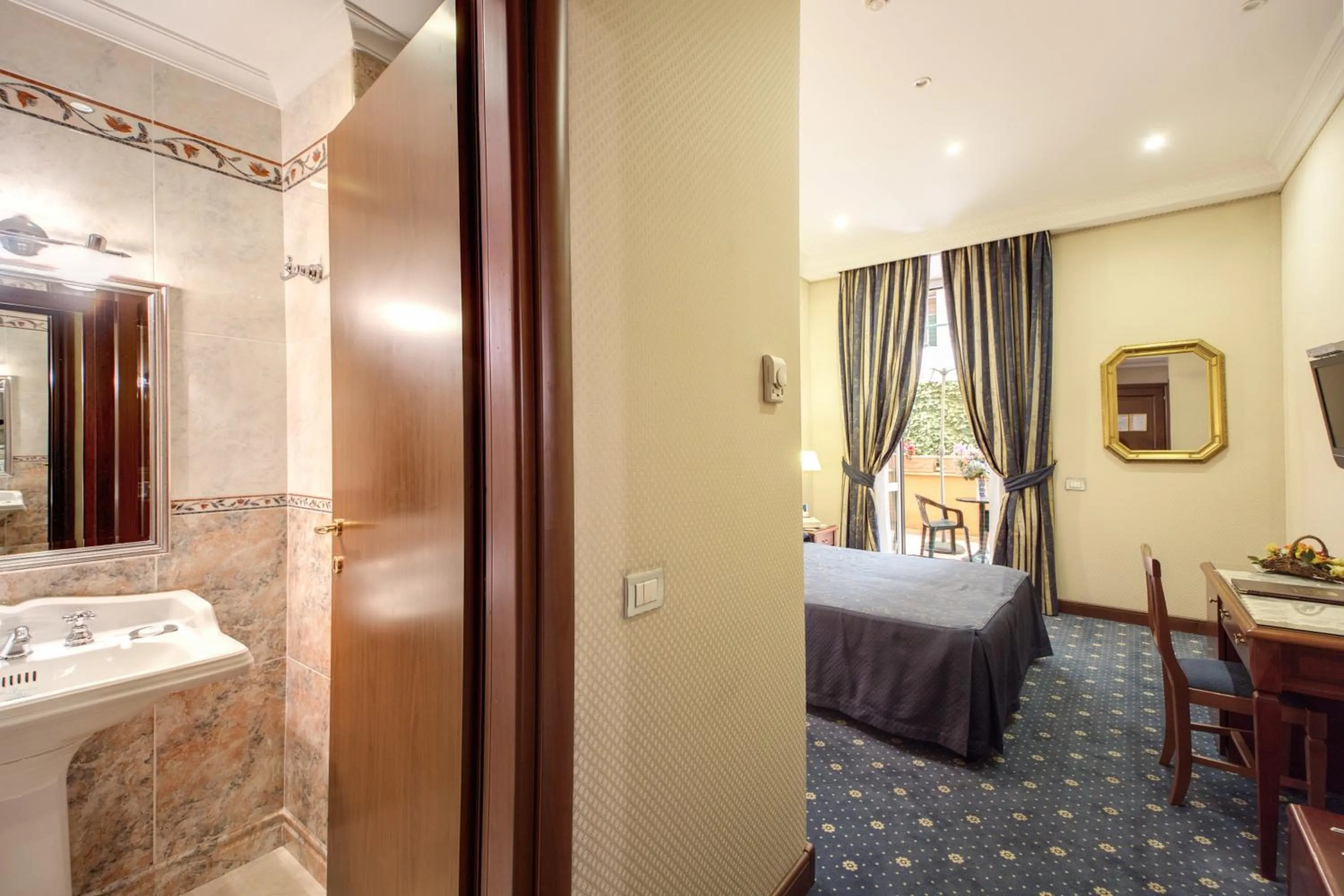 Photo of the whole room, Bed in Hotel Artorius