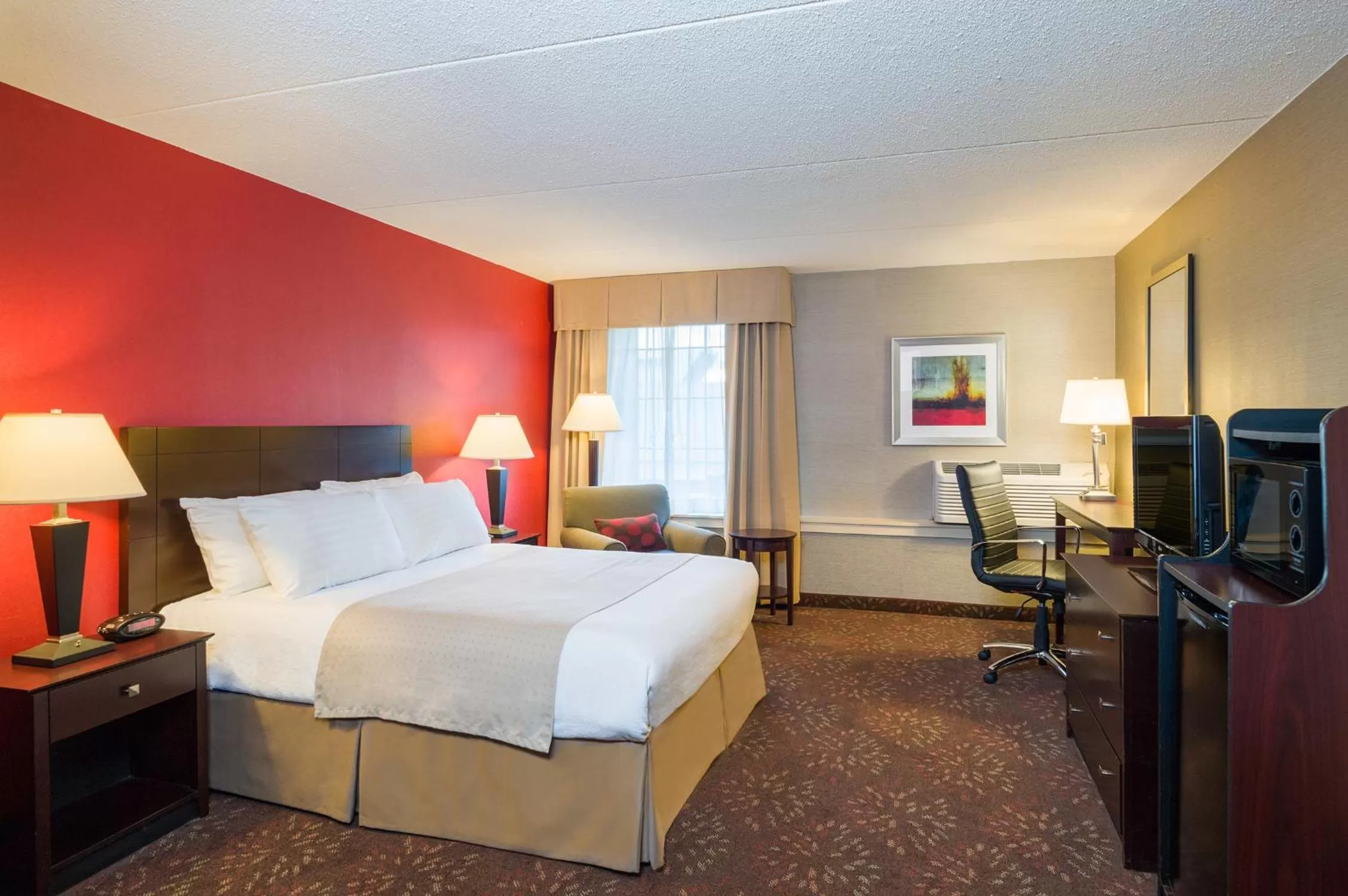 Standard King Room with Roll-in Shower - Mobility Accessible in Holiday Inn Norwich by IHG