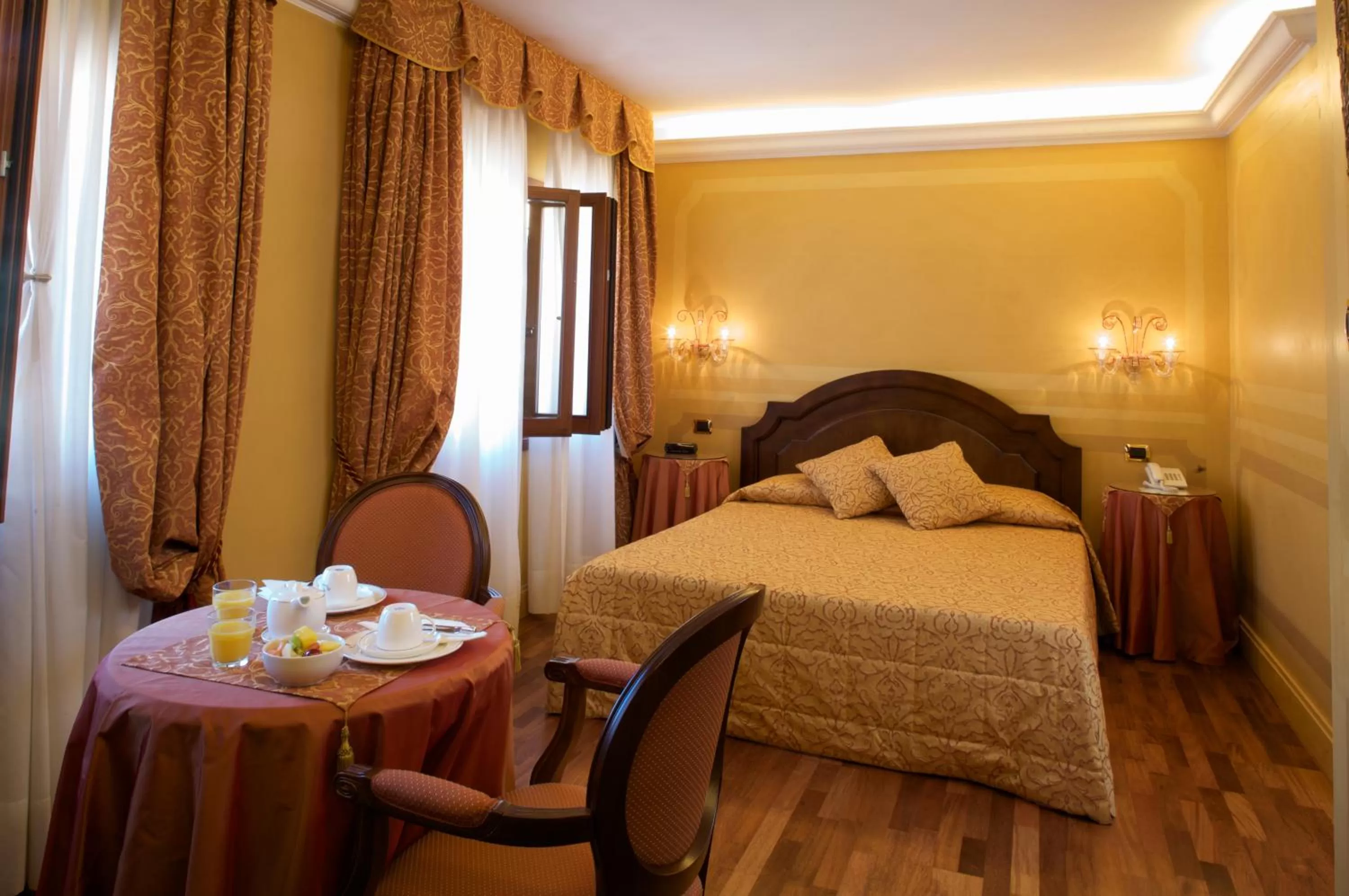 Deluxe Double or Twin Room in Hotel Al Codega