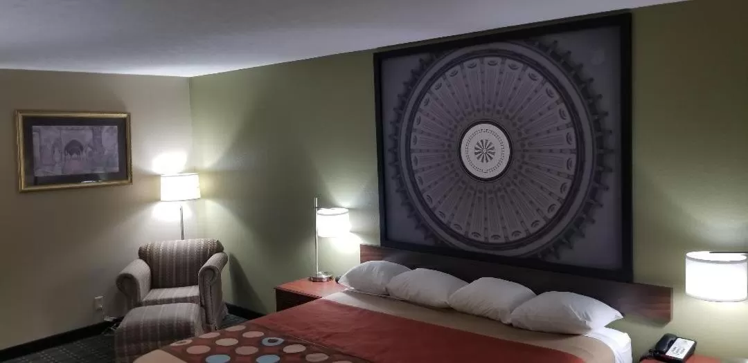 King Studio Suite - Non-Smoking in Super 8 by Wyndham Bellefontaine