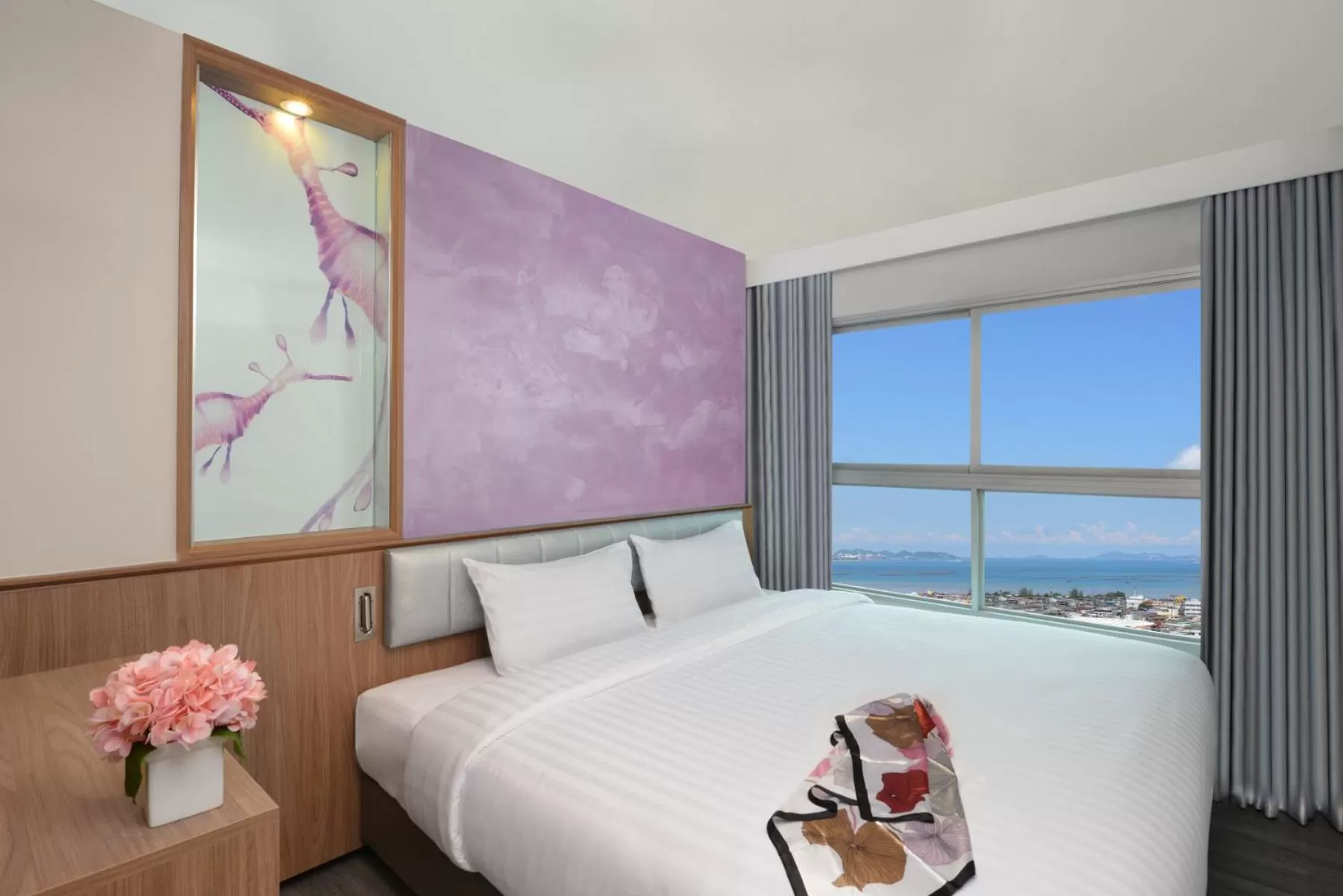 Deluxe Premier King in Centre Point Prime Hotel Pattaya