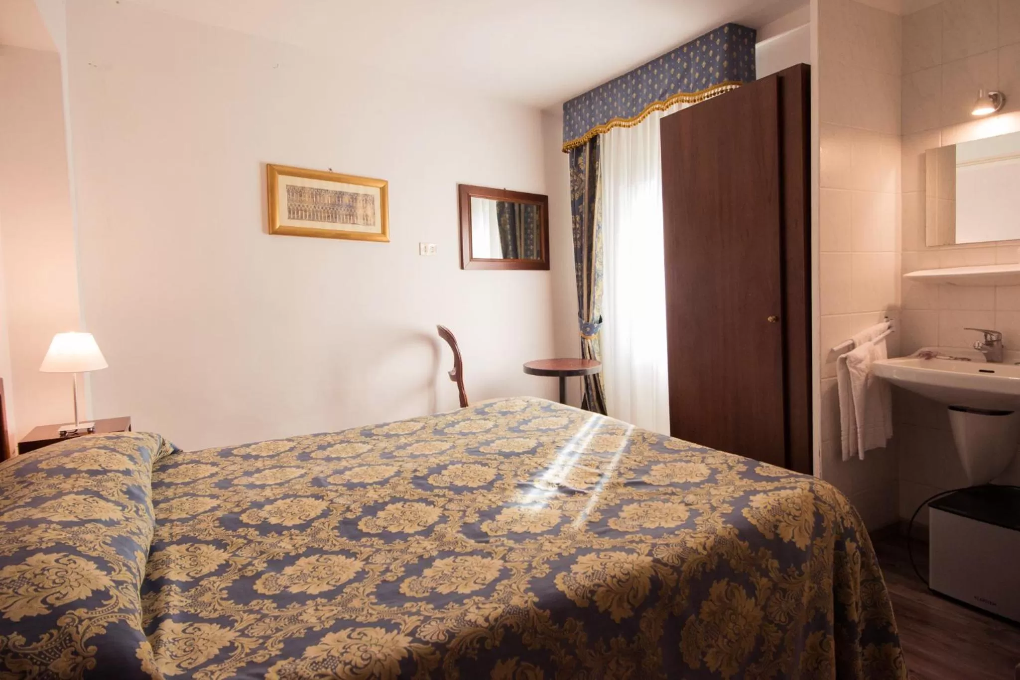 Double or Twin Room with Shared Bathroom in Albergo Casa Peron