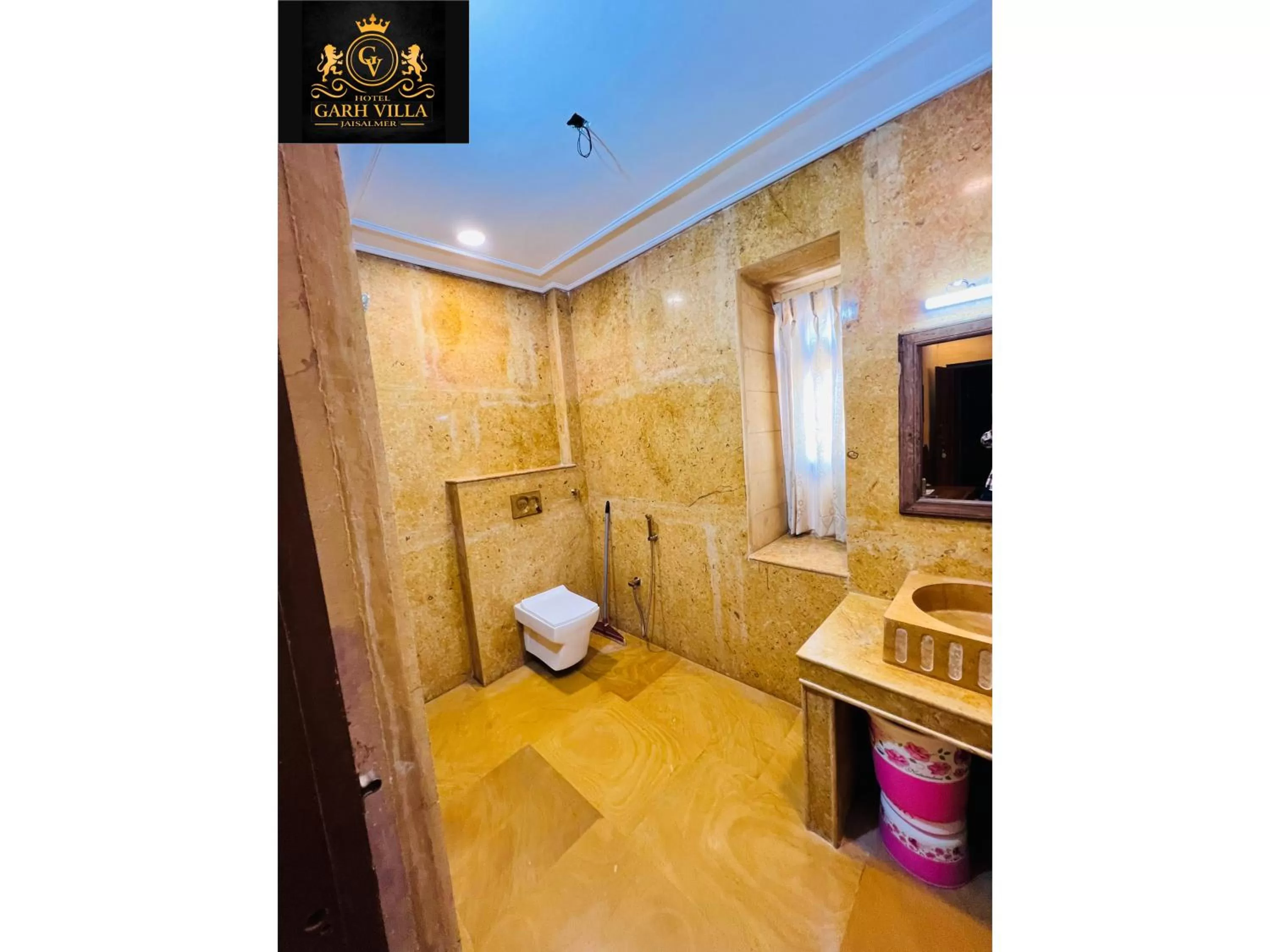 Superior King Room in Hotel Garh Vila