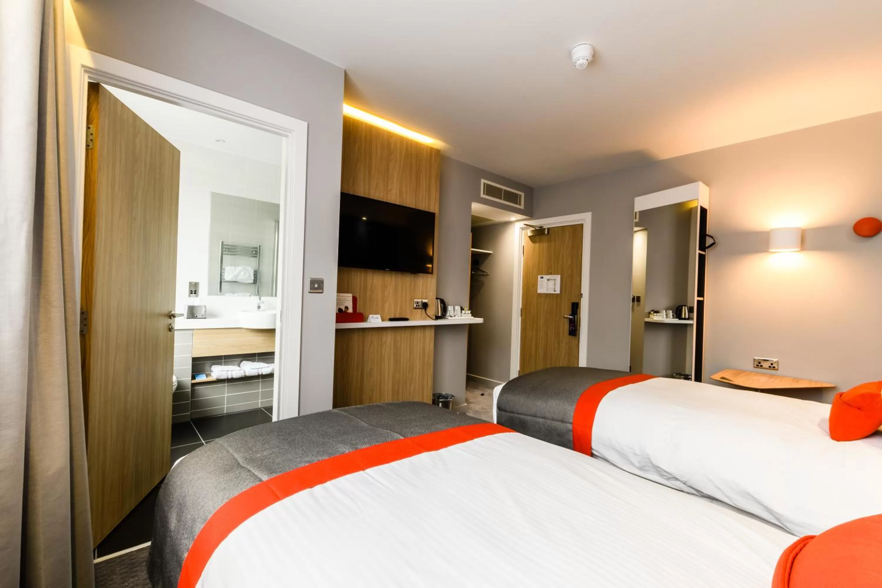 Twin Room in Holiday Inn Express - Wigan, an IHG Hotel