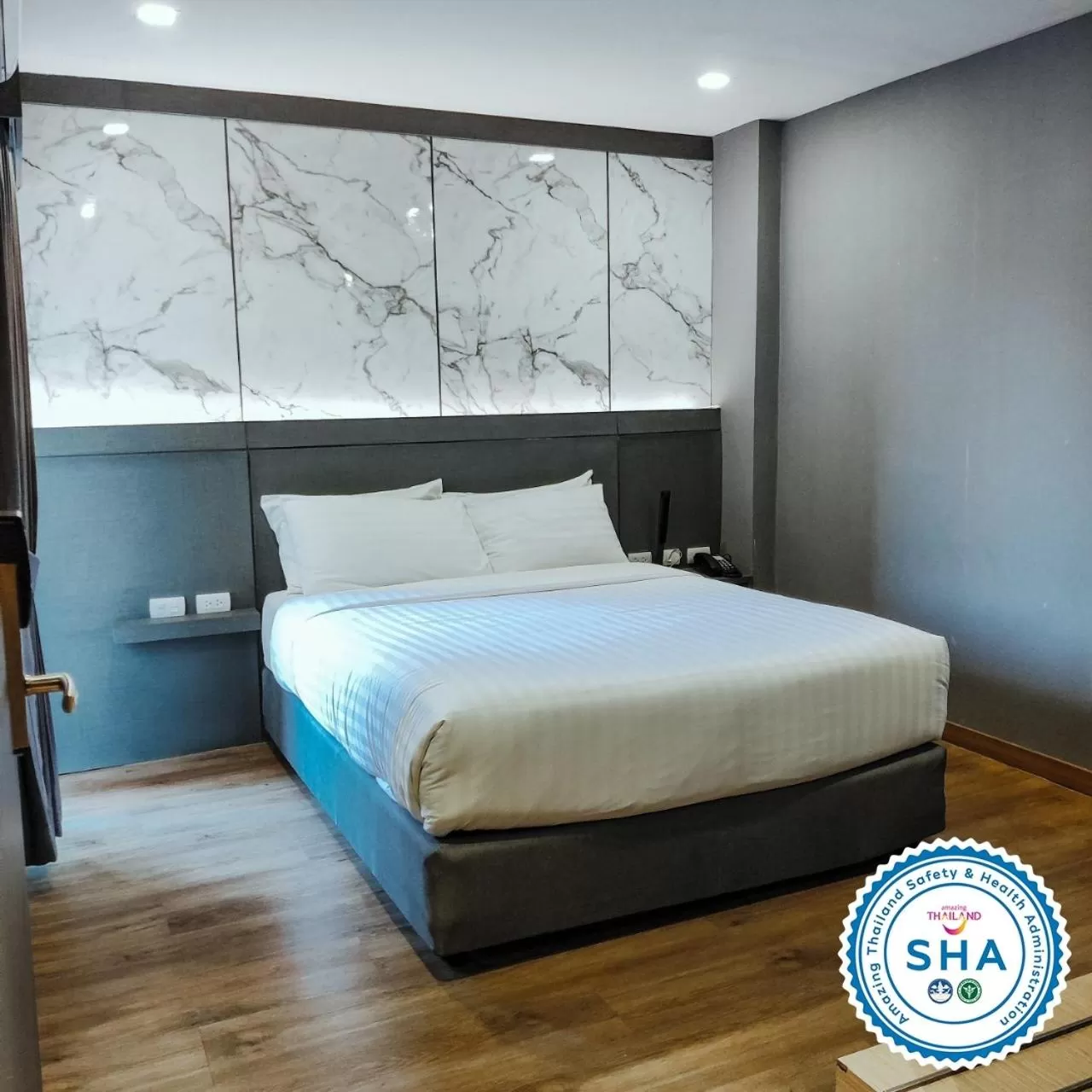 Superior Double Room in Hyde Park Hotel Bangkok