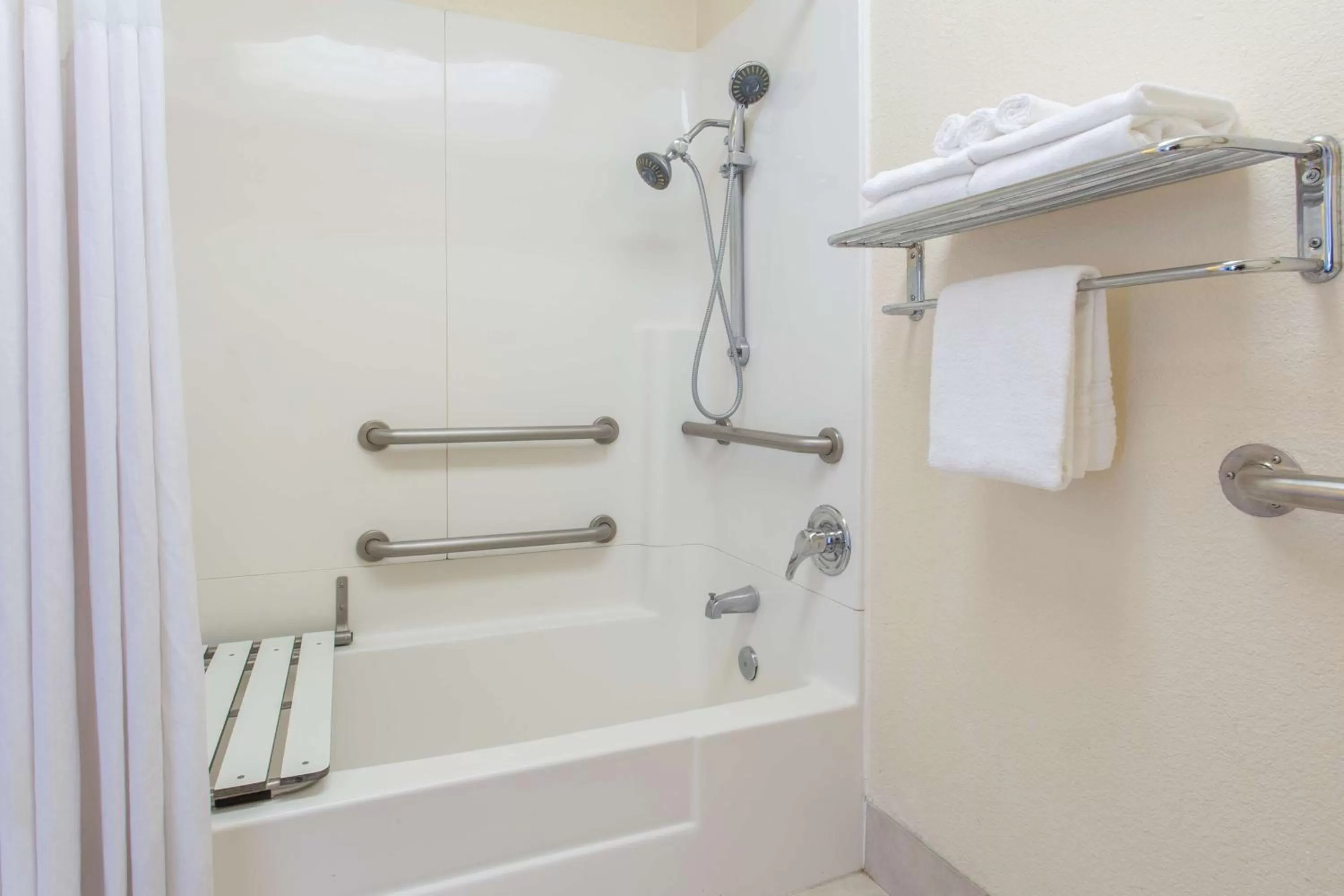 King Room - Disability Access/Non-Smoking in Days Inn by Wyndham Modesto