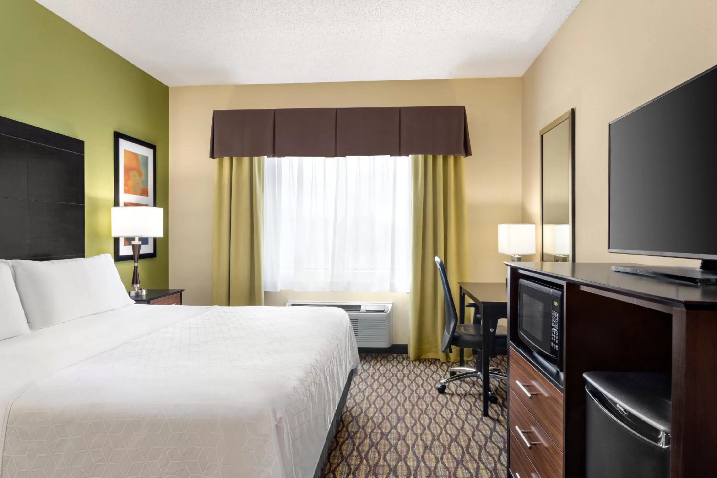 Standard King Room with Mobility Accessible Roll-In Shower in Holiday Inn Express Hotel & Suites Edmond by IHG