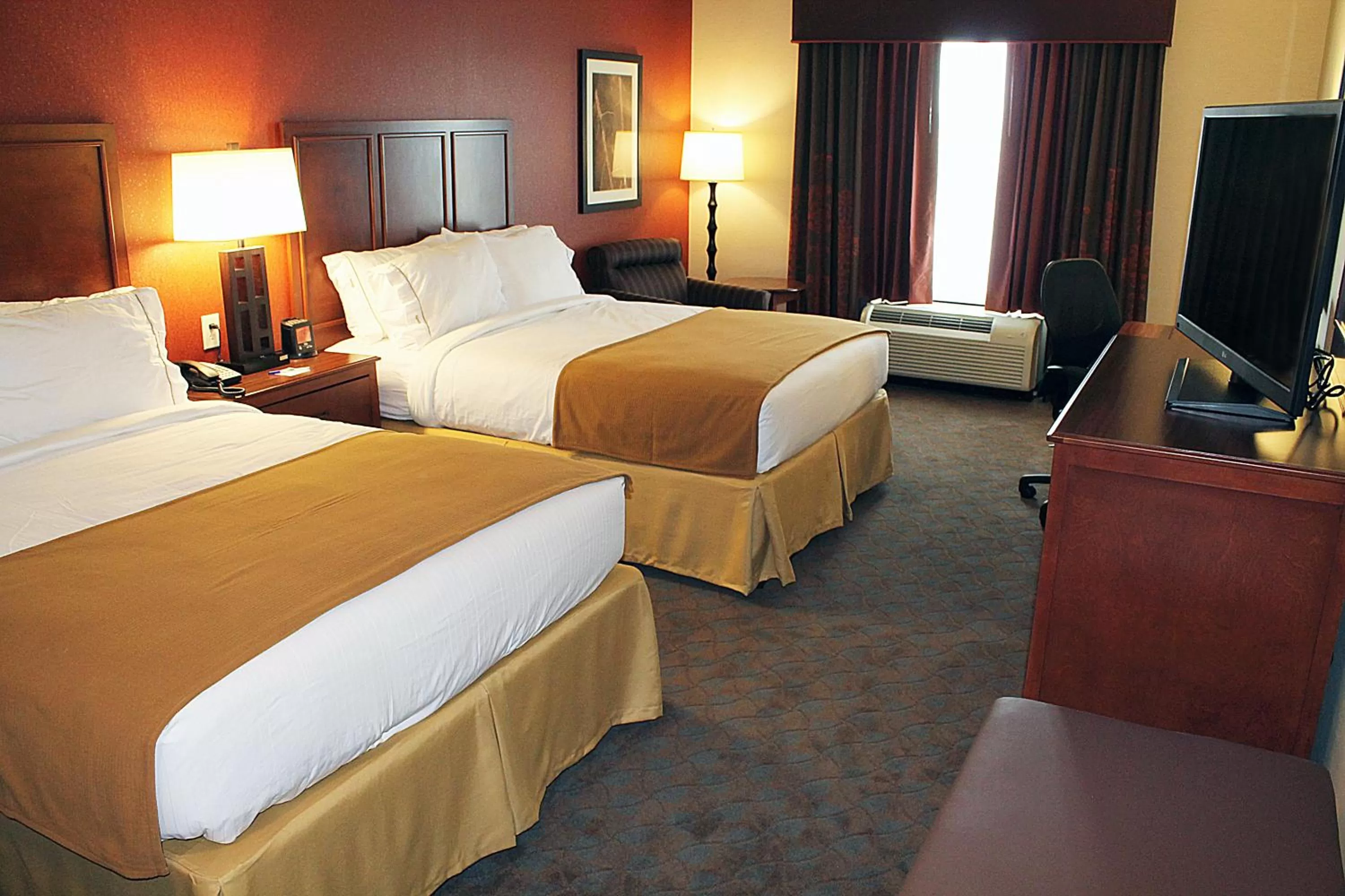 Queen Room with Two Queen Beds- Hearing Accessible Roll in Shower/Non-Smoking in Holiday Inn Express & Suites Paducah West by IHG