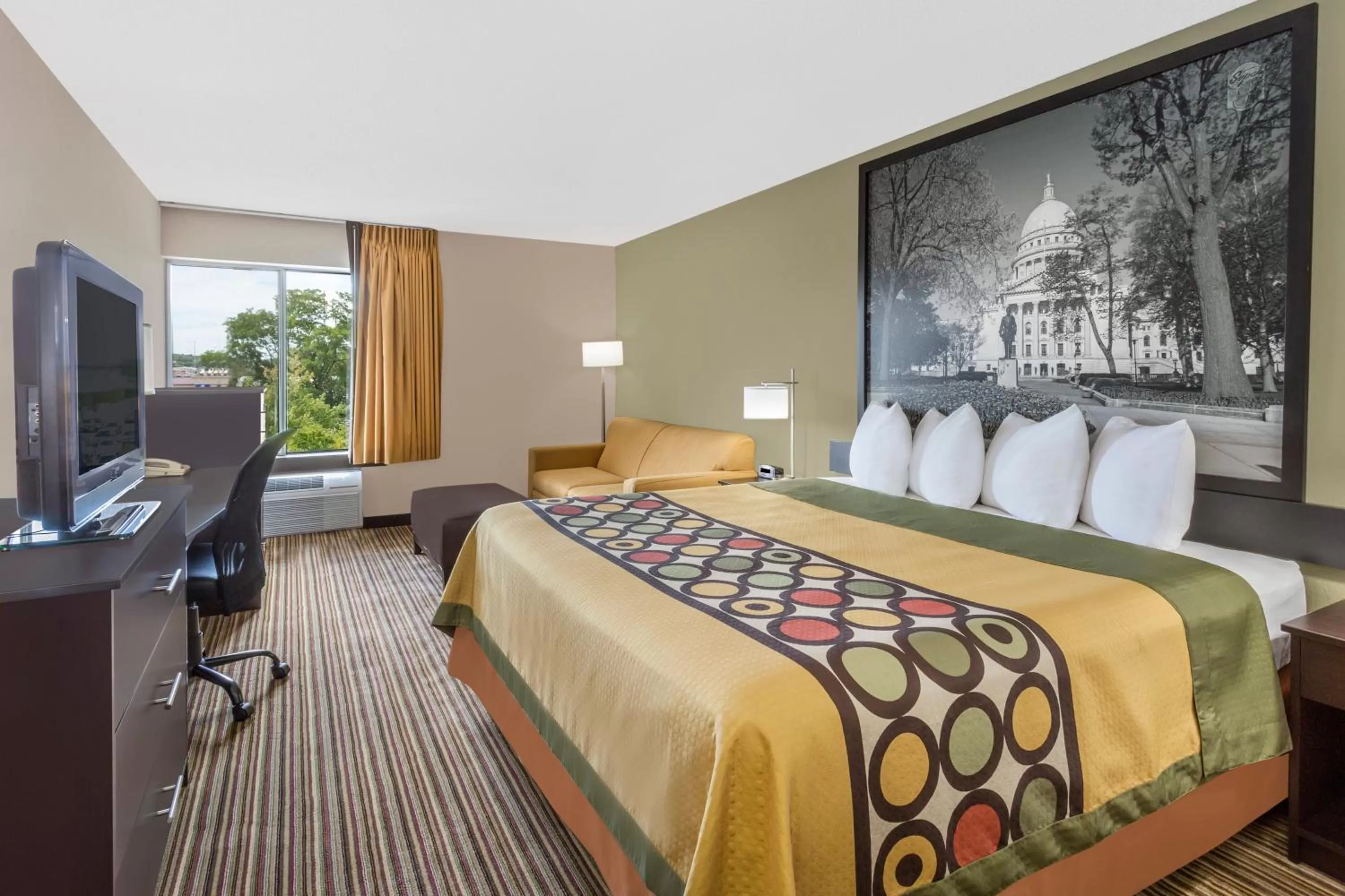 Deluxe King Room - Non-Smoking in Super 8 by Wyndham Madison South