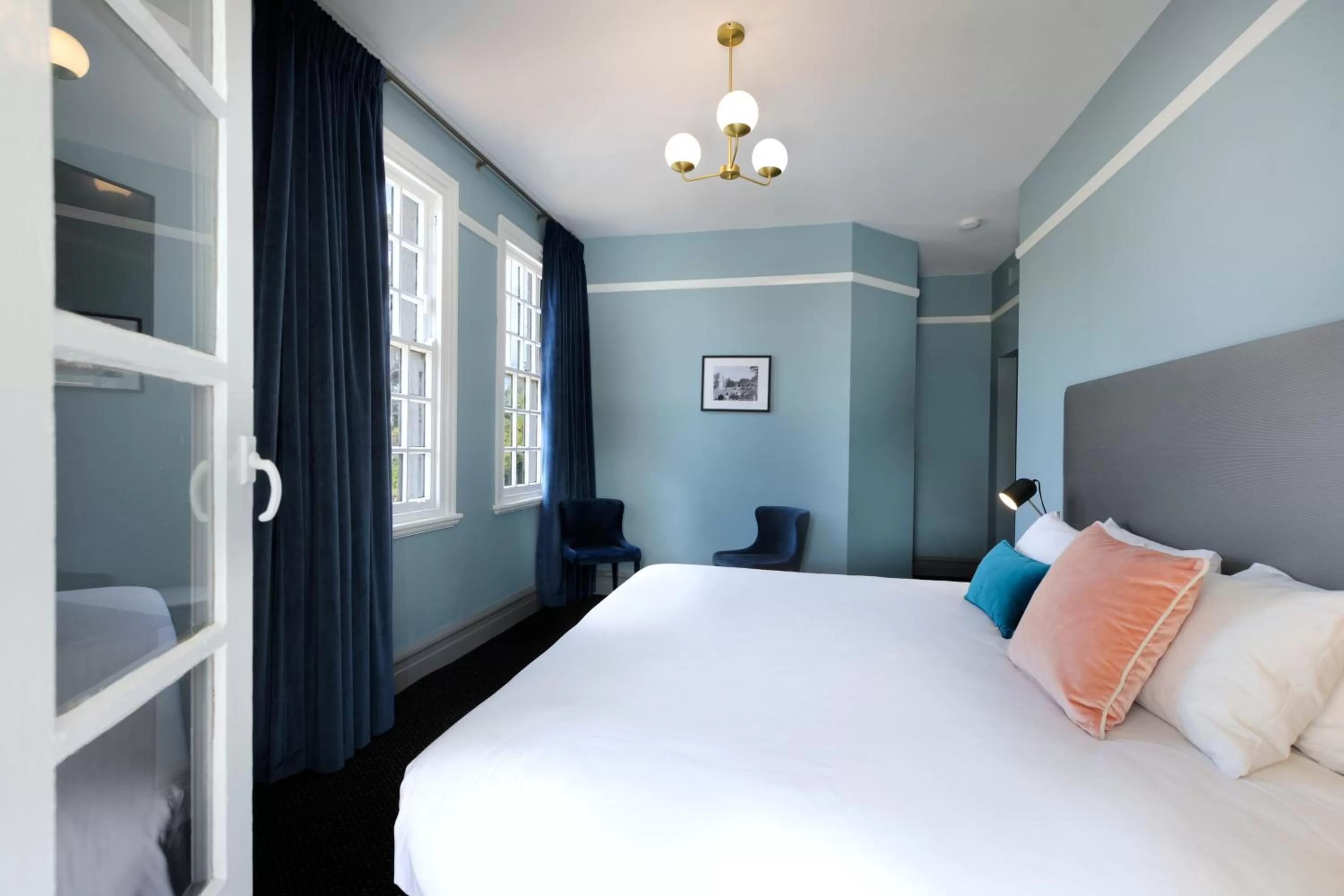 Superior King Suite in The Stirling Arms Hotel