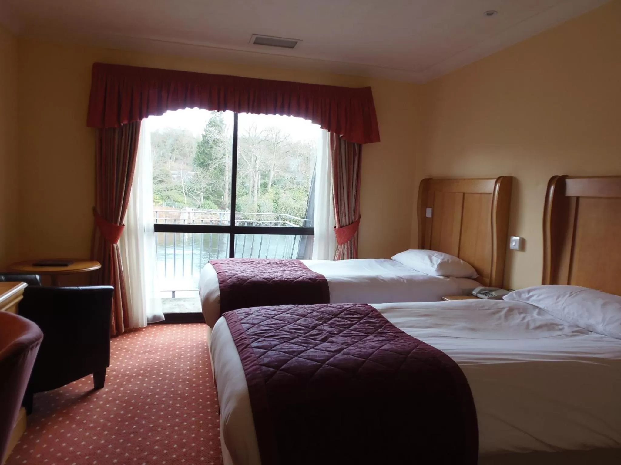 Twin Room in Lakeside International Hotel