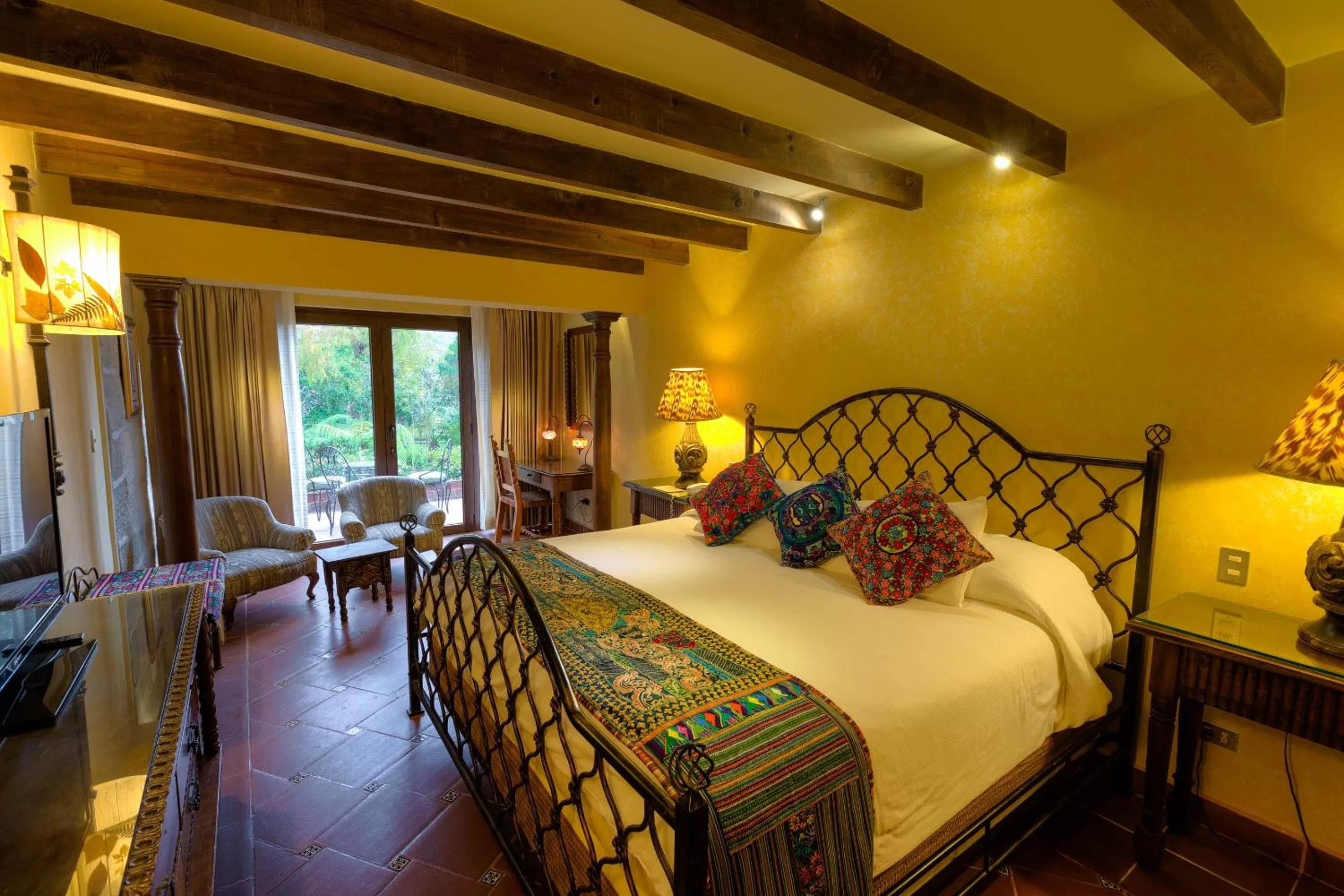 Deluxe King Room in Hotel Atitlan