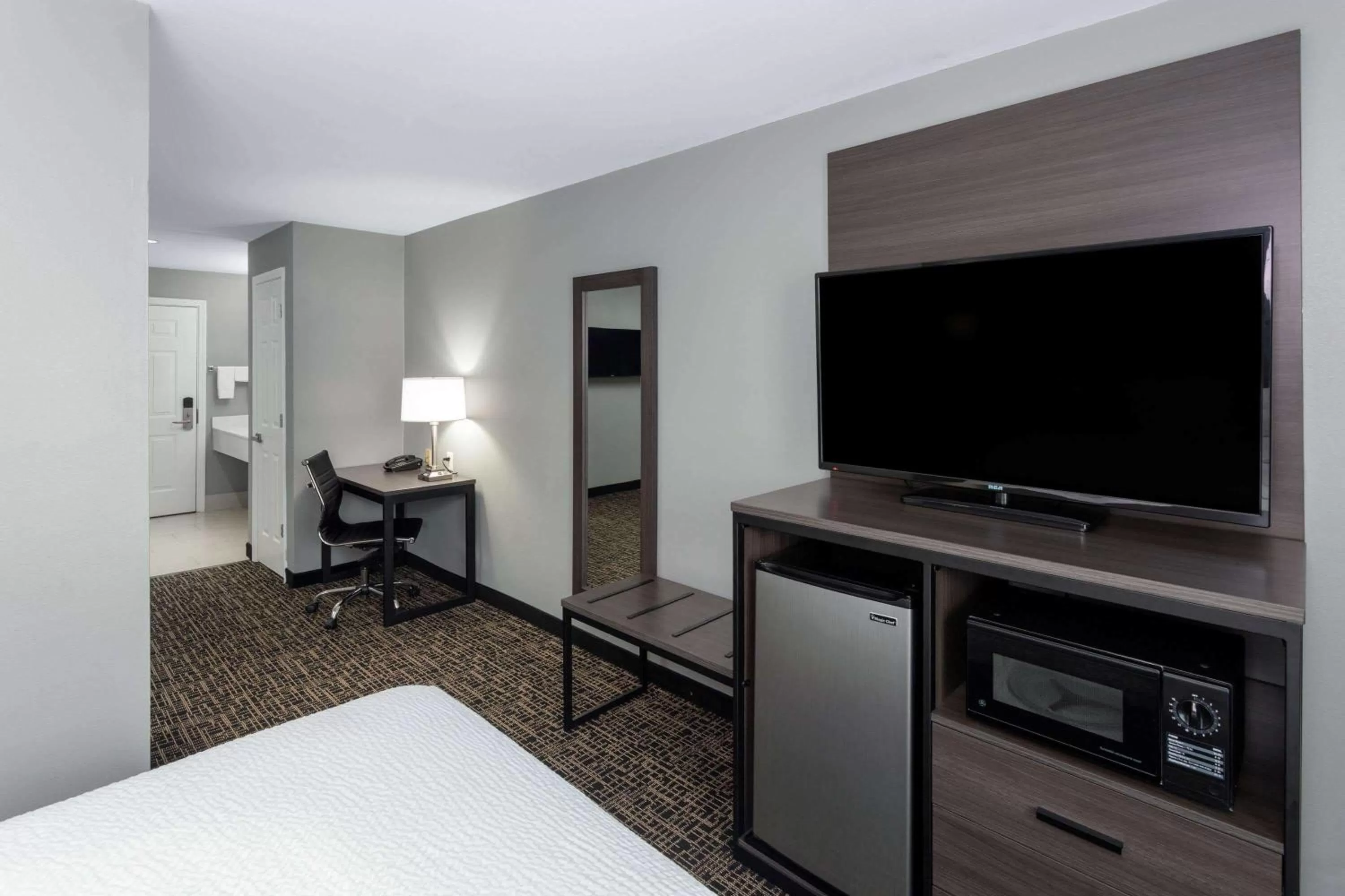 King Room -Non-Smoking  in Ramada by Wyndham Sellersburg/Louisville North