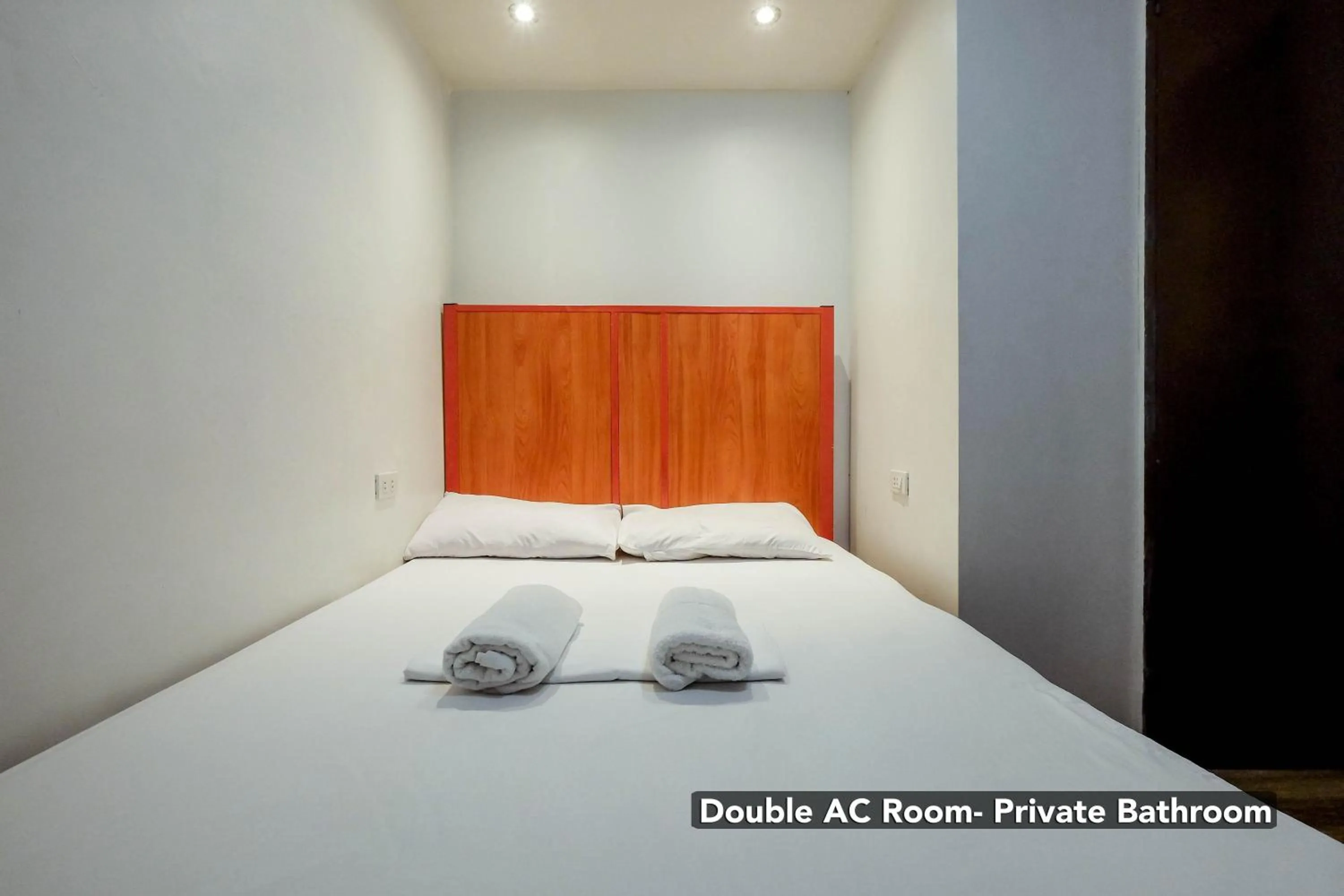 Double Aircon Room in Stay Malate (Wanderers Guest House)