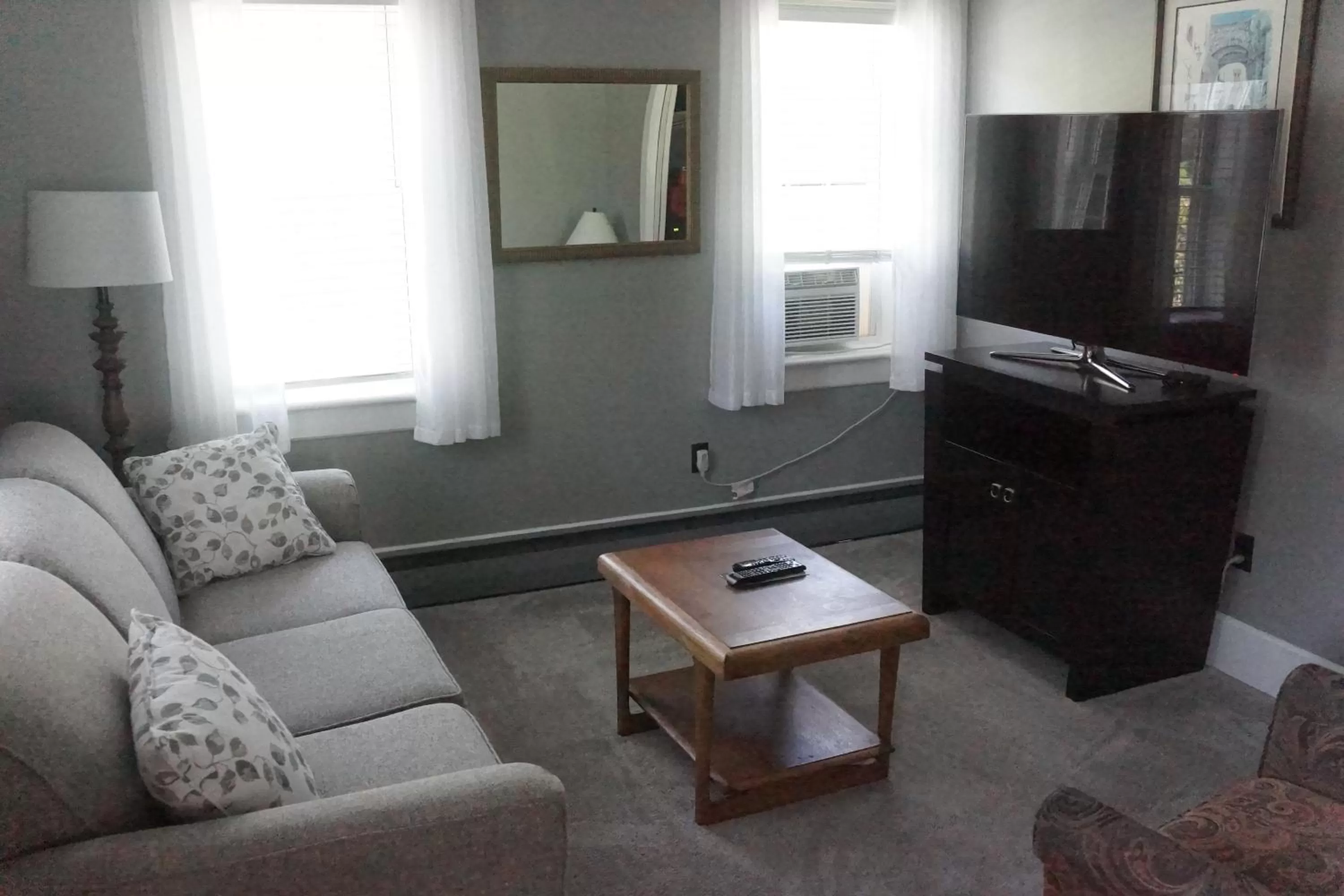 Deluxe King Suite - single occupancy in The Frogtown Inn