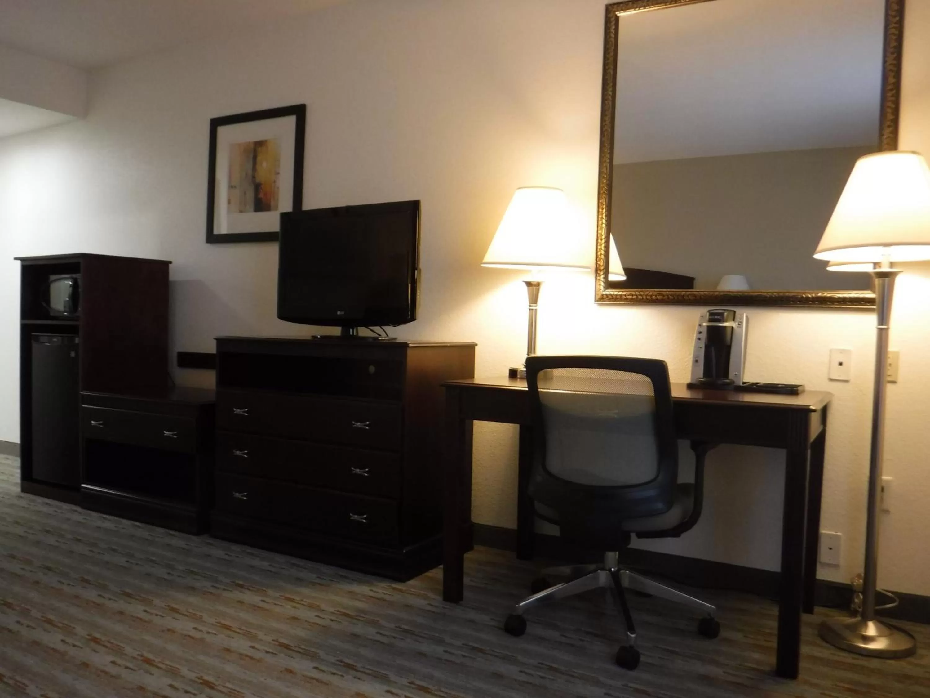 Queen Room with Two Queen Beds with Roll in Shower- Disability Access/Non Smoking in Holiday Inn Express West Jefferson by IHG