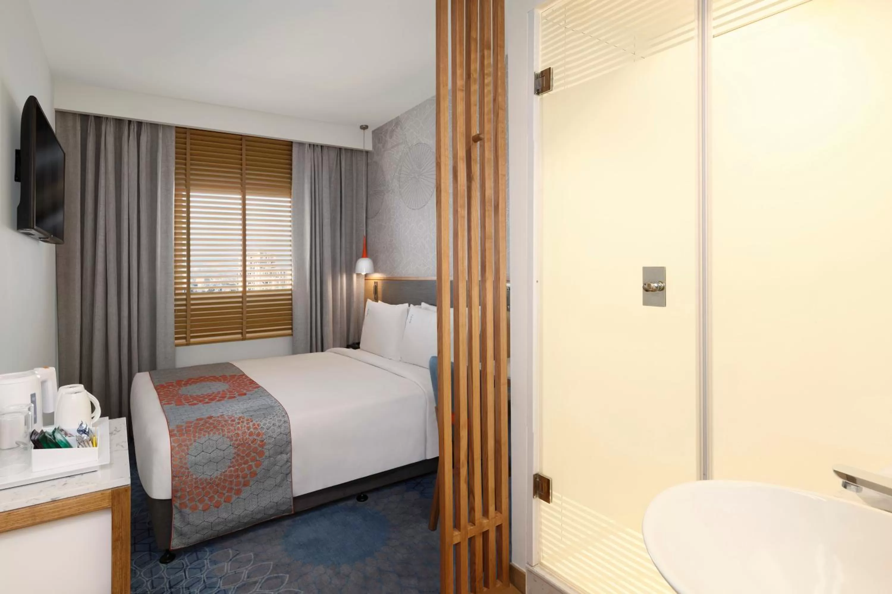 Standard Queen Room - Top Floor in Holiday Inn Express Pune Pimpri by IHG