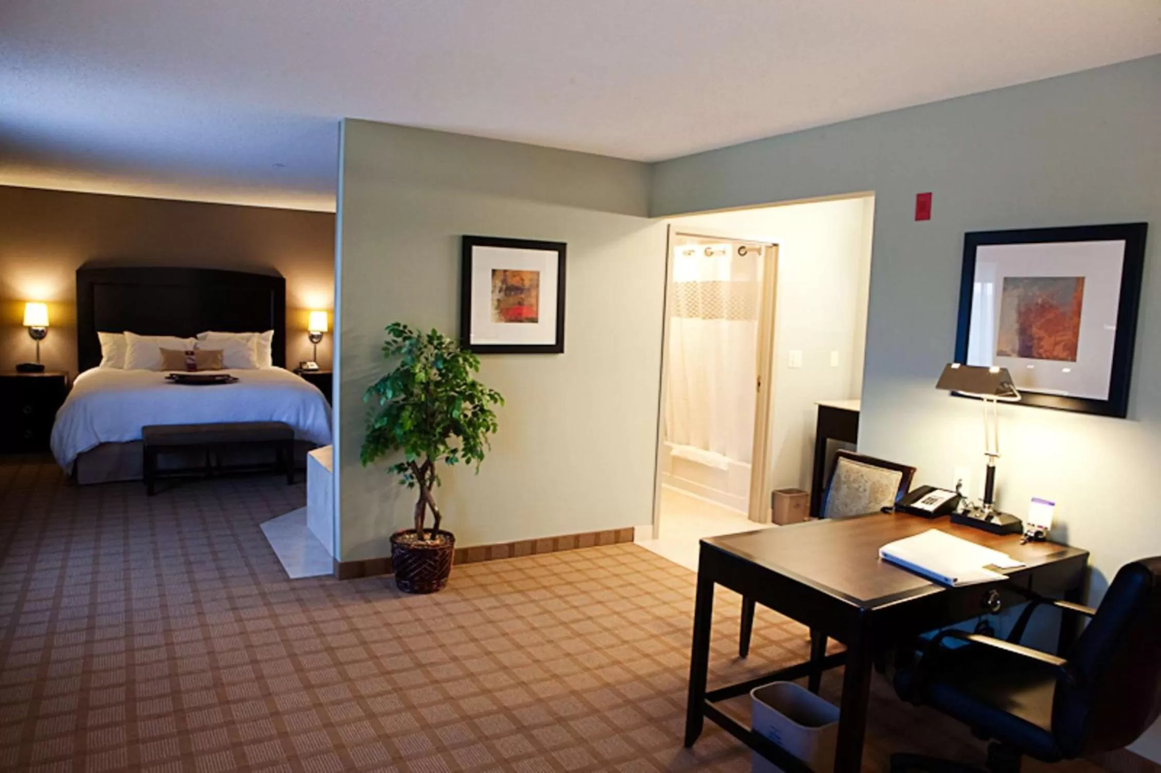 King Suite with Spa Bath - Non-Smoking in Hampton Inn & Suites Detroit-Canton