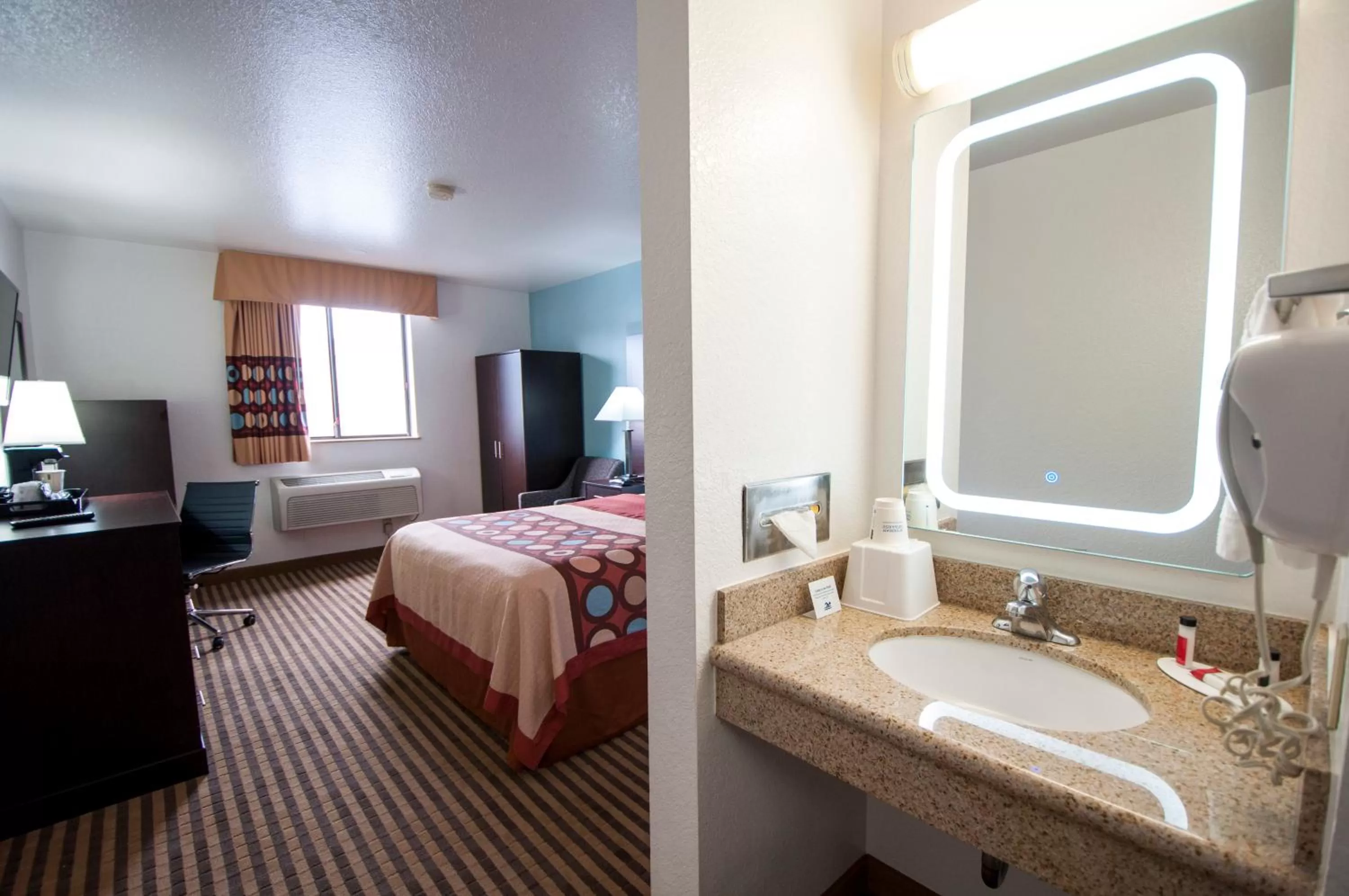 Standard Queen Room - Non Smoking in Quality Inn Wenatchee-Leavenworth