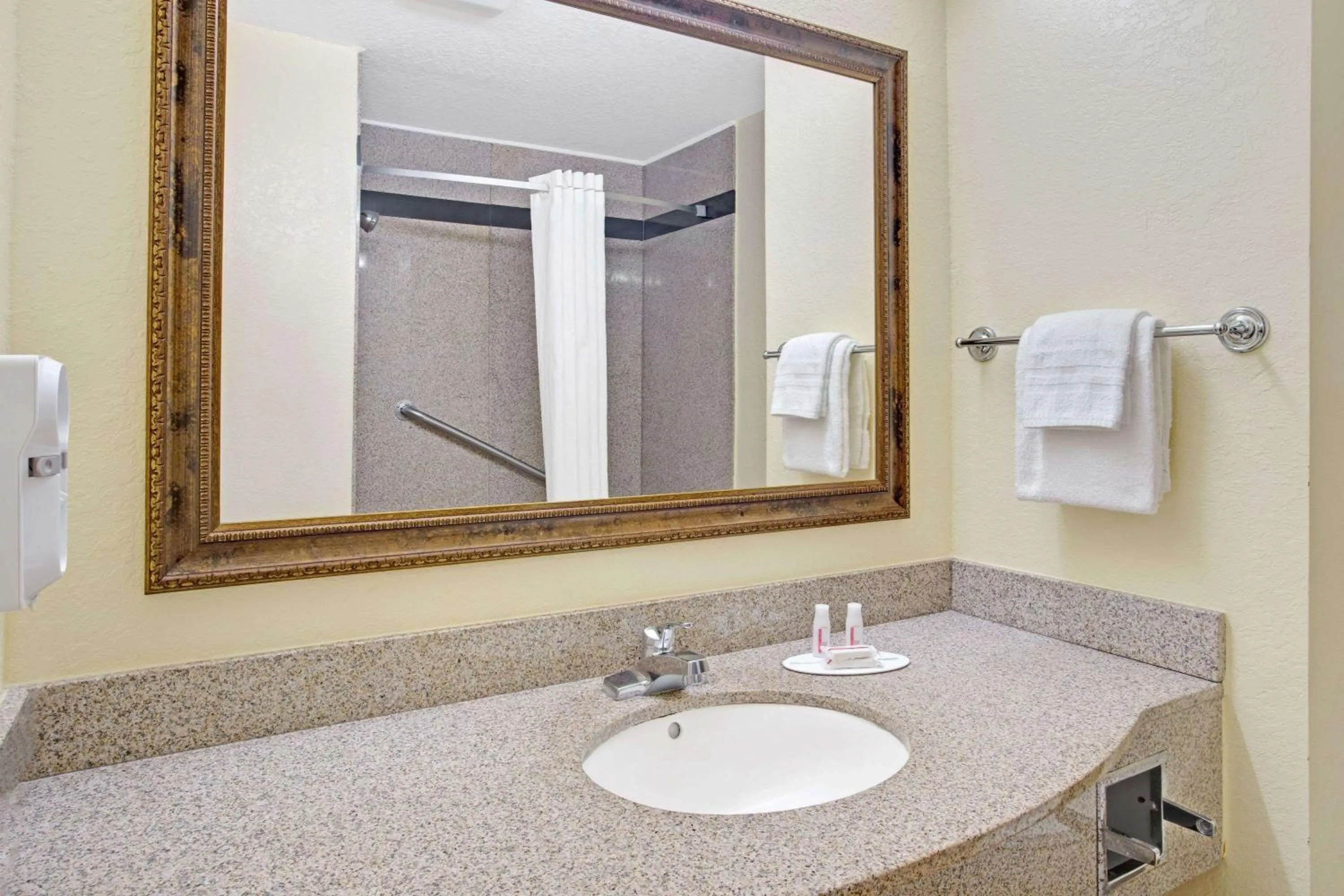 King Suite with Sofa Bed - Non-Smoking
 in Super 8 by Wyndham Daytona Beach