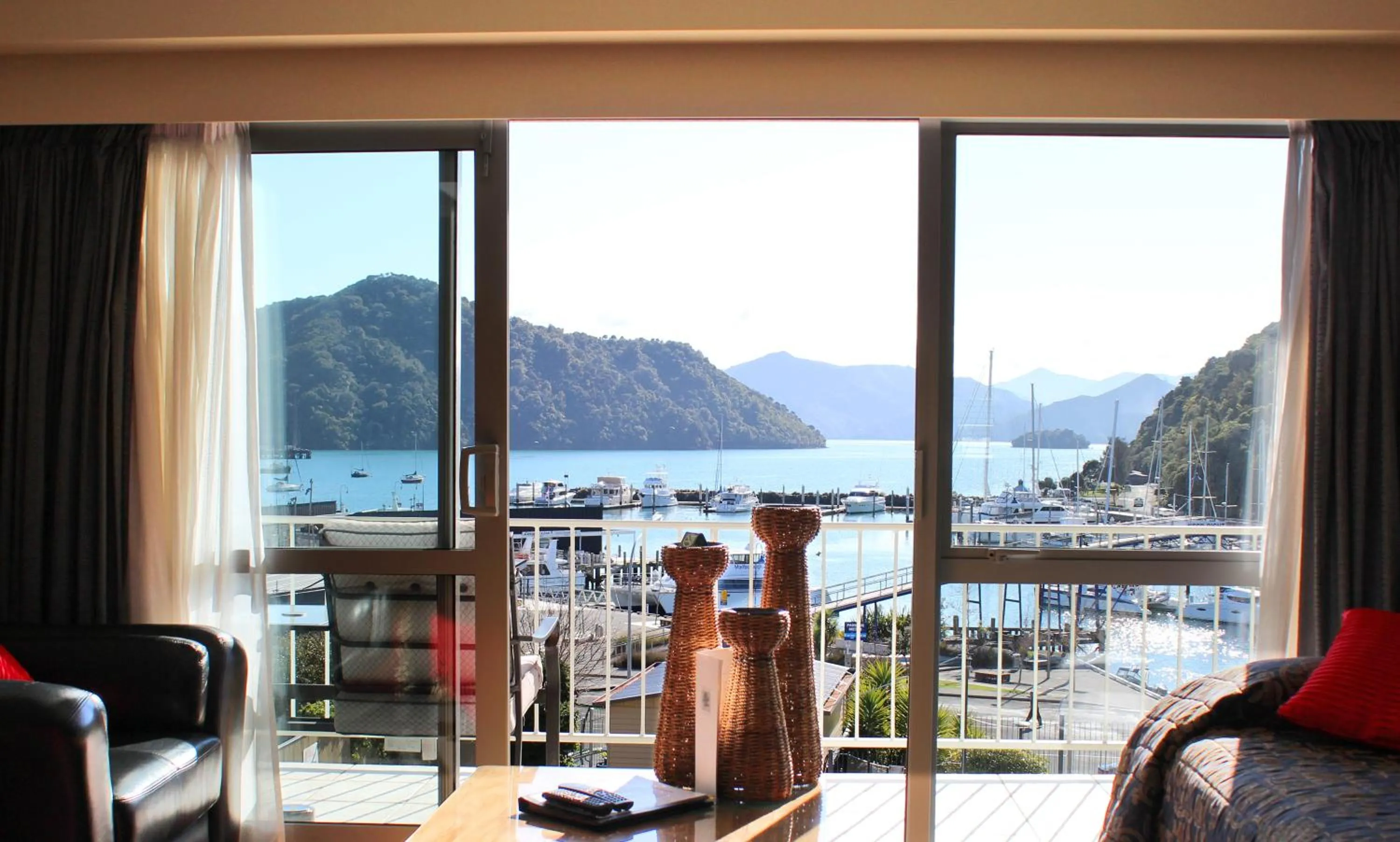 Twin Spa Bath Harbor View in Beachcomber Inn Picton