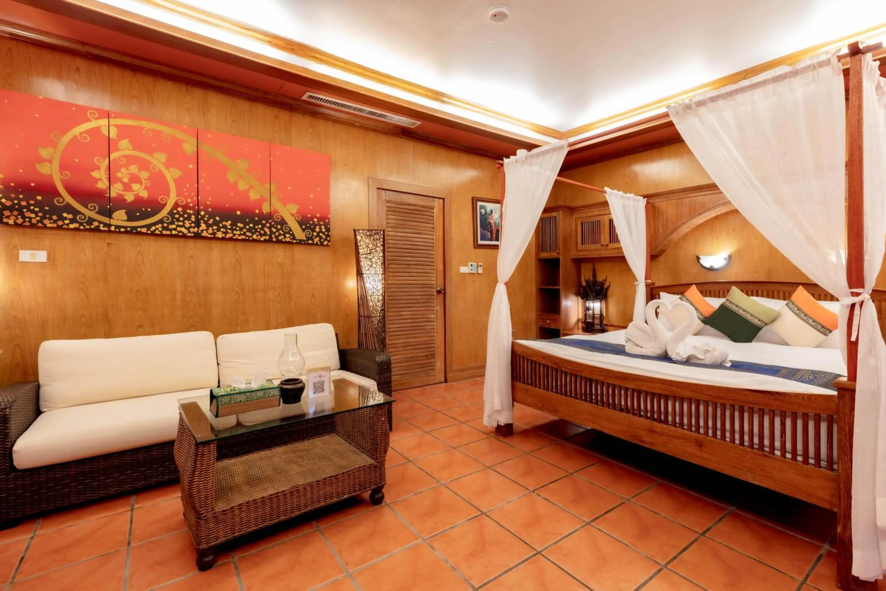 Villa Garden View with Jacuzzi  in Royal Phawadee Village Patong - 2 Minutes walk to the beach